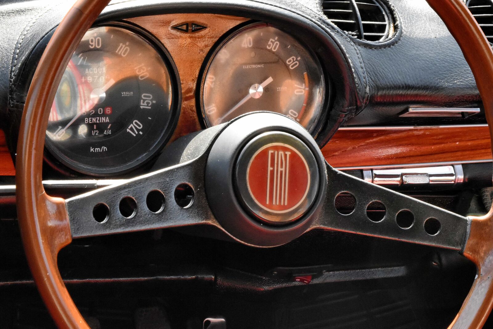 Nikon D5500 sample photo. Dashboard, interior decoration, italian photography