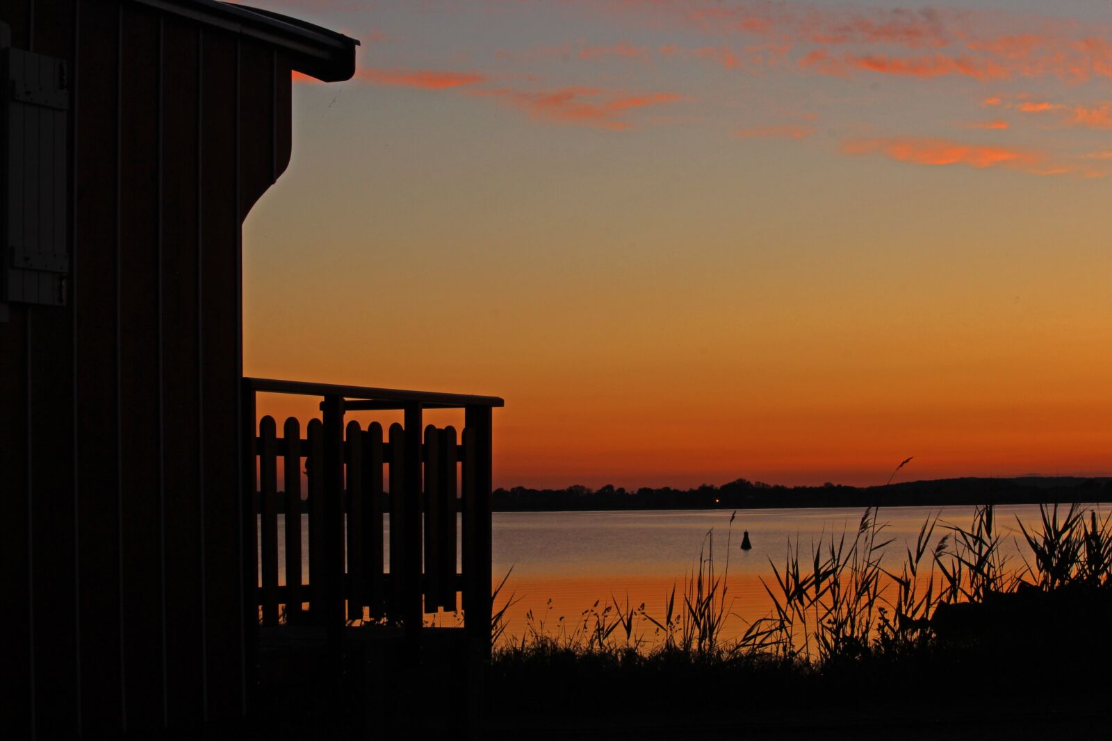 Canon EOS 700D (EOS Rebel T5i / EOS Kiss X7i) sample photo. Sunset, vacations, beach photography