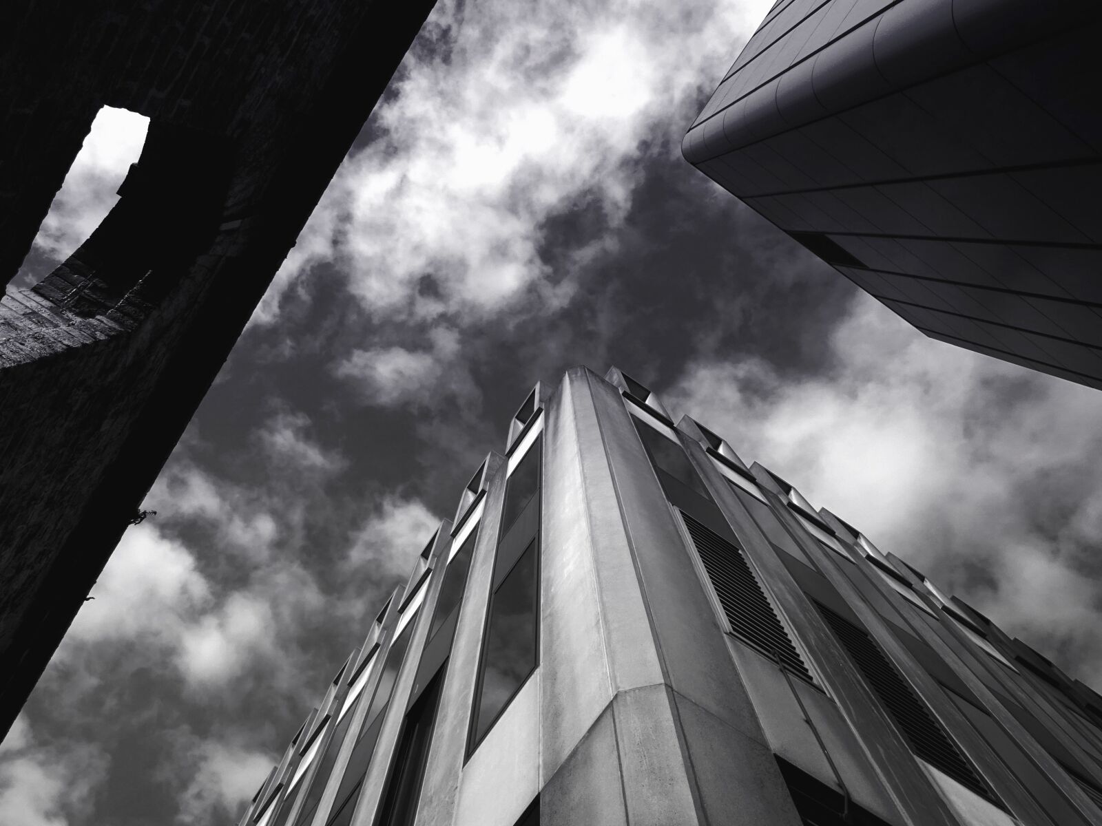 Sony DSC-HX60 sample photo. Building, window, black and photography