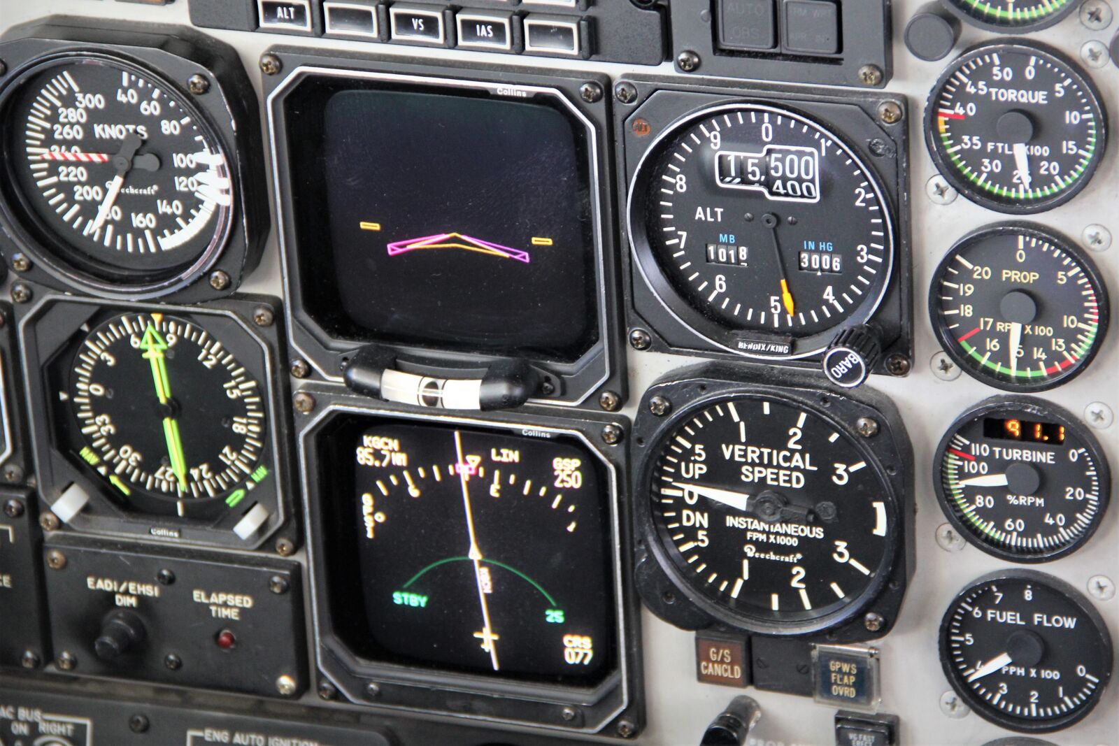 Canon EOS 60D sample photo. Aircraft, instruments, beechcraft photography