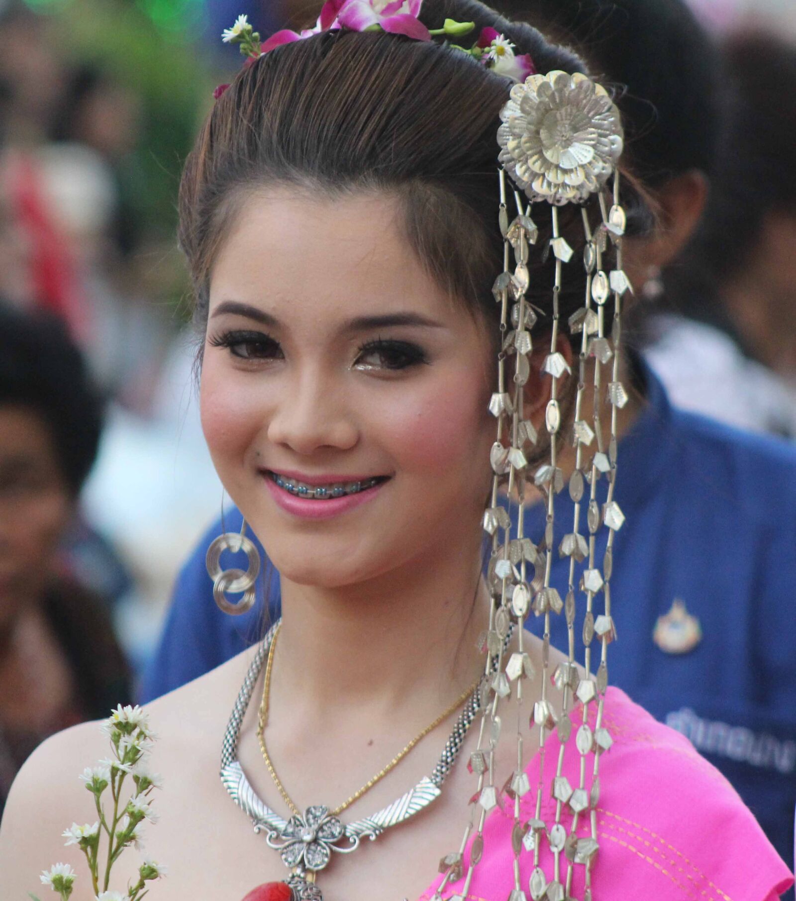 Canon EOS 650D (EOS Rebel T4i / EOS Kiss X6i) sample photo. Flower festival, girl, celebration photography