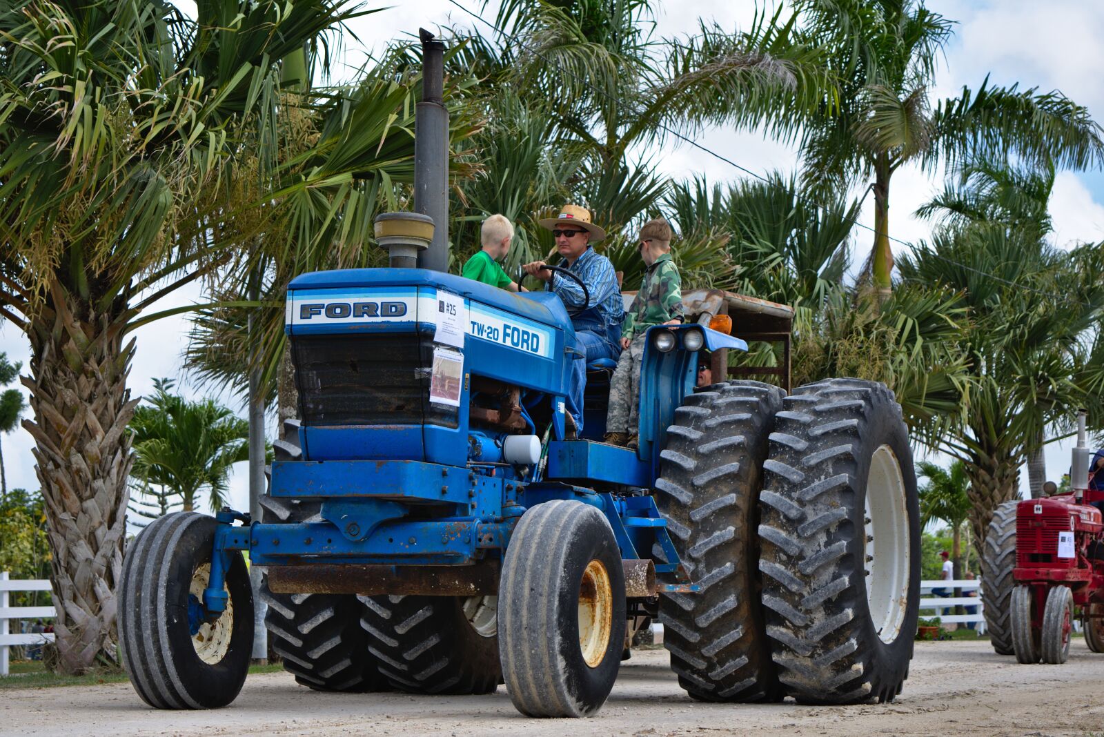 Nikon D7200 sample photo. Tractor, big, farmer photography