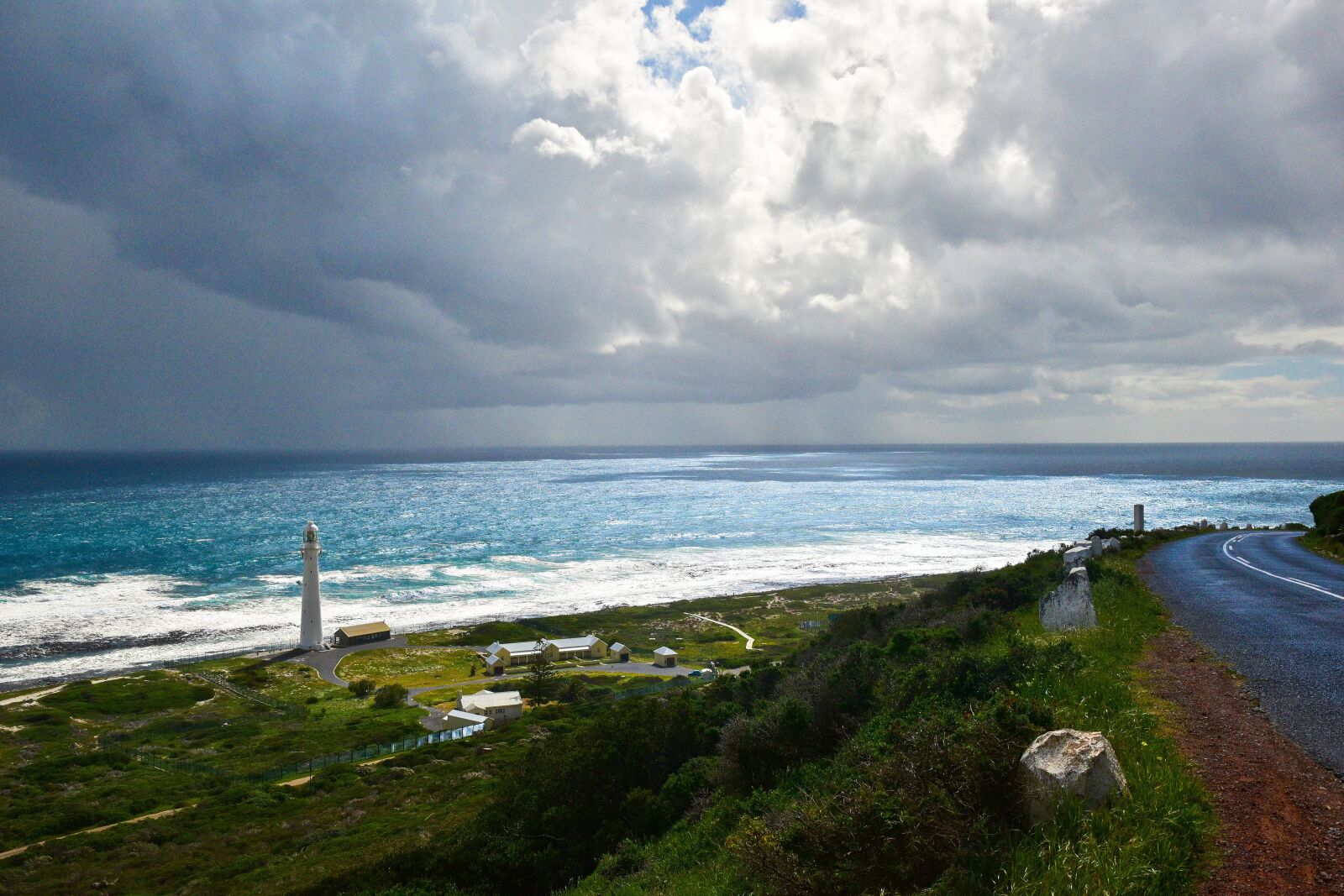 Nikon D5500 sample photo. Lighthouse, coastline, waves photography