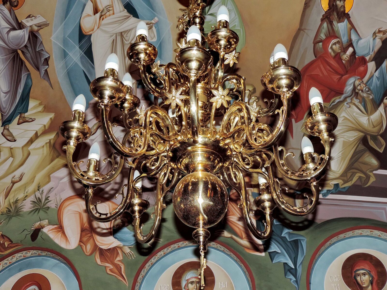 Nikon Coolpix P520 sample photo. Chandelier, religion, decoration, gold photography