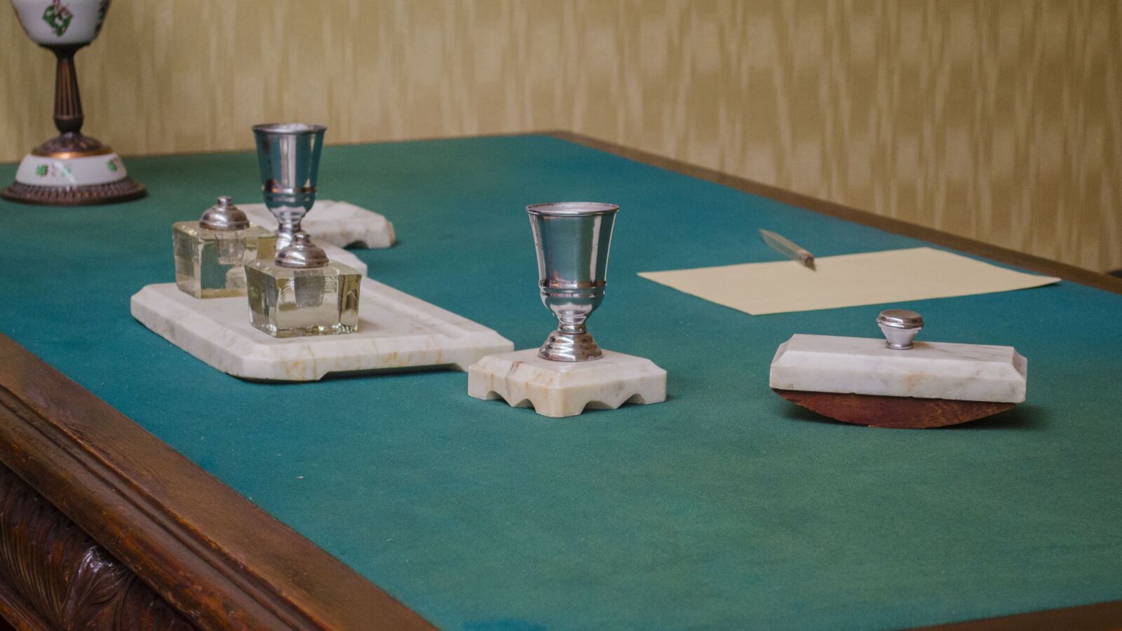 Nikon D5100 sample photo. Table, attributes, letter photography