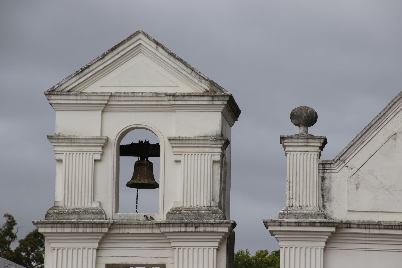 Canon EOS 7D Mark II sample photo. Bell, building, old, building photography