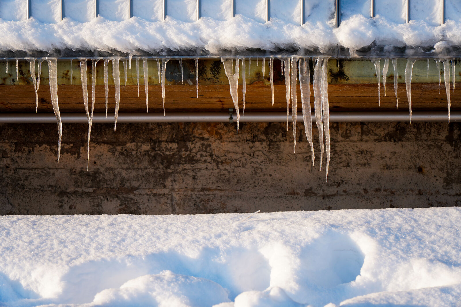 Tamron 17-70 F2.8 Di III-A VC RXD sample photo. Morning icicle photography