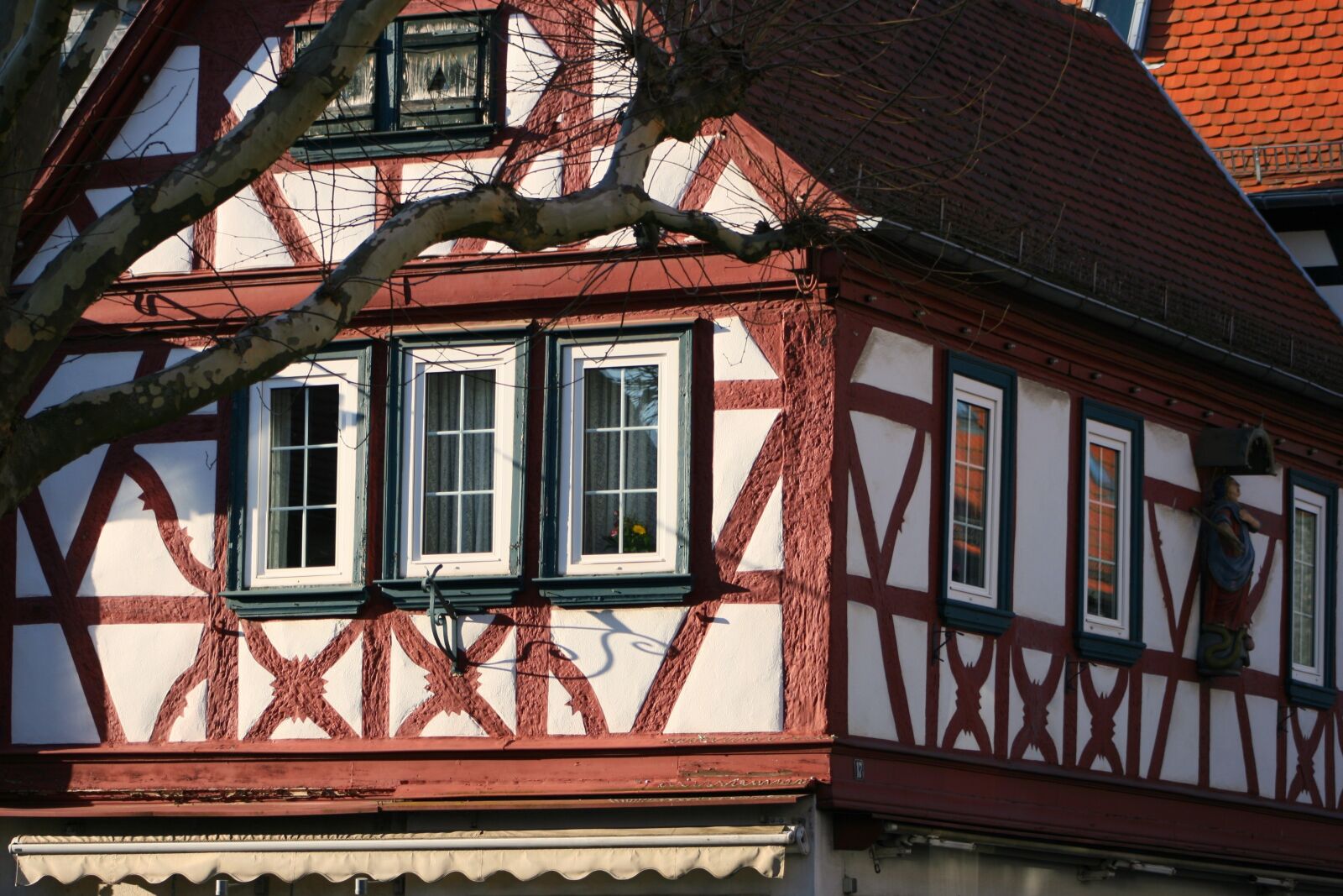 Canon EOS 400D (EOS Digital Rebel XTi / EOS Kiss Digital X) sample photo. Window, architecture, house photography