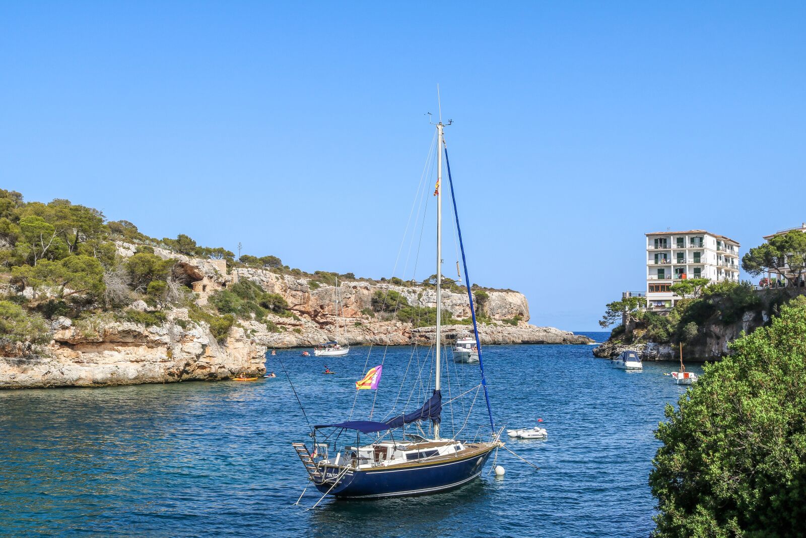 Canon EOS 750D (EOS Rebel T6i / EOS Kiss X8i) sample photo. Cala figuera, mallorca, bay photography