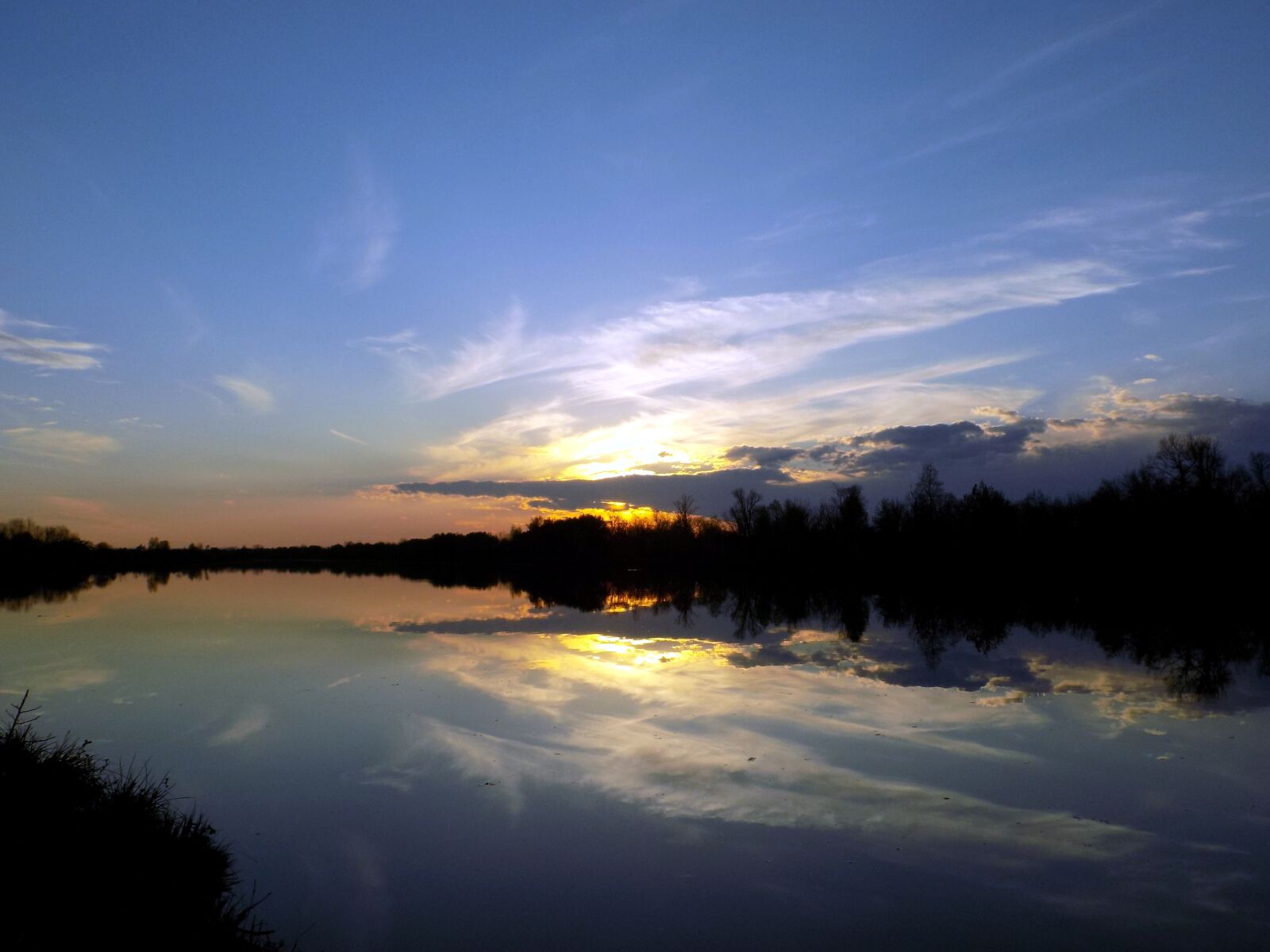 Nikon COOLPIX L340 sample photo. Sunset, water, atmospheric photography