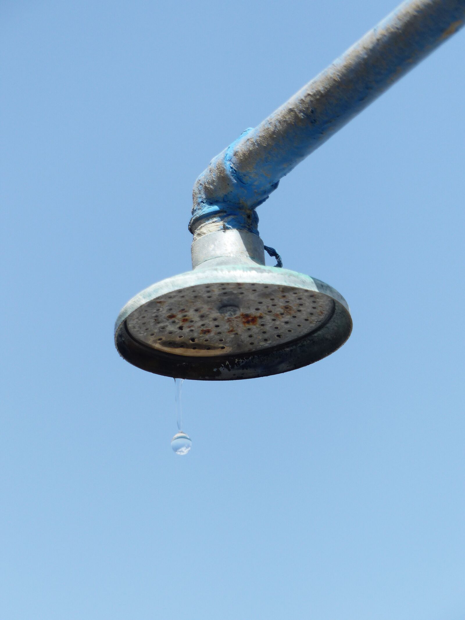 Panasonic Lumix DMC-FZ200 sample photo. Water, shower, drop of photography