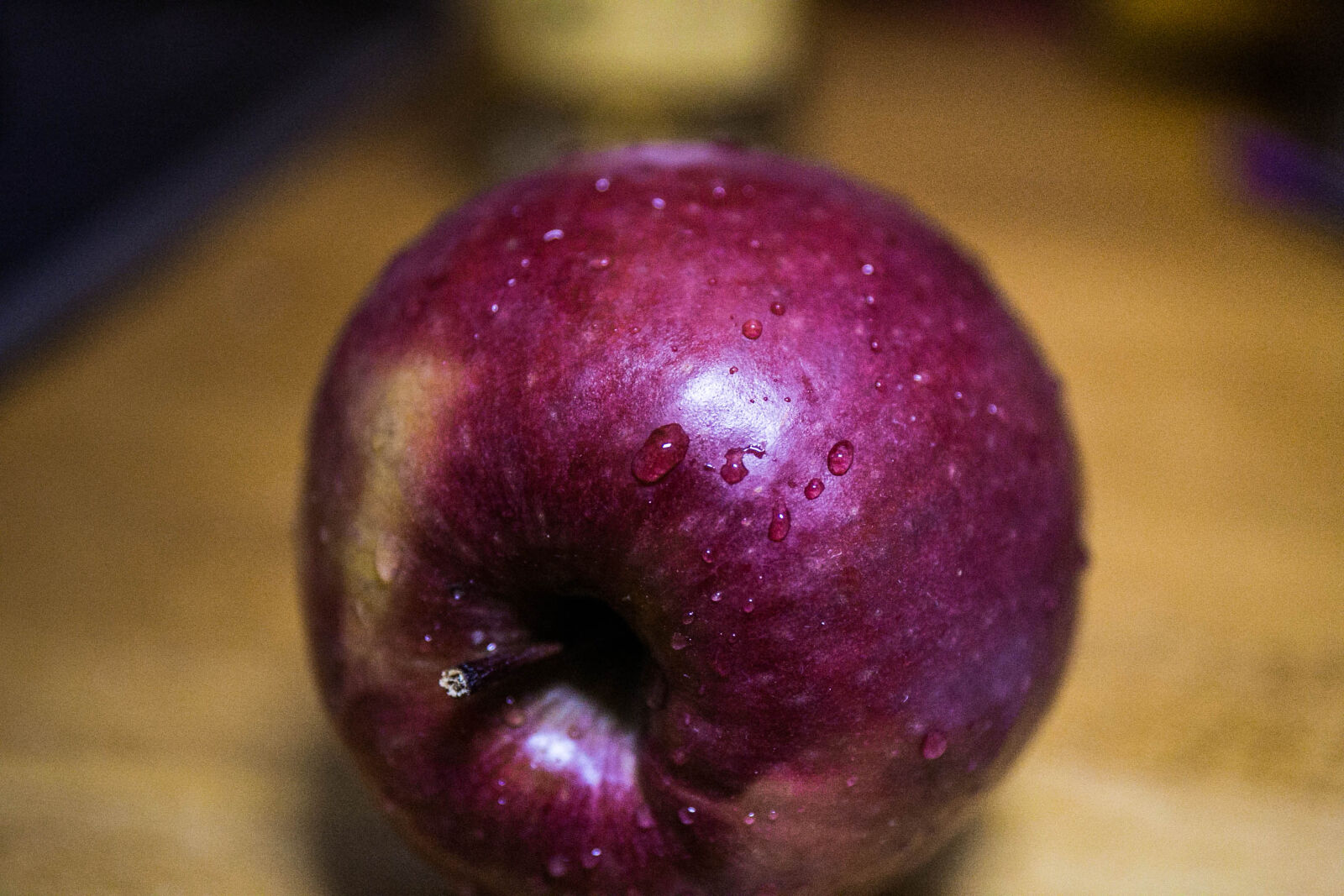 Canon EF 24-70mm F4L IS USM sample photo. Apple, drops, of, water photography
