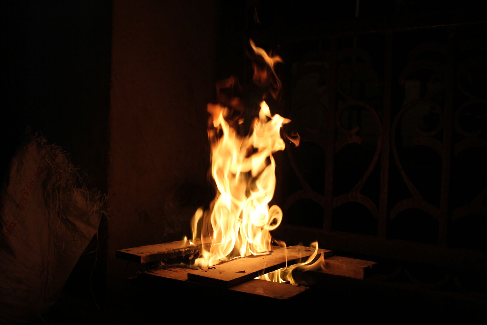 Canon EOS 60D sample photo. Dark, fire, fireplace, firewood photography