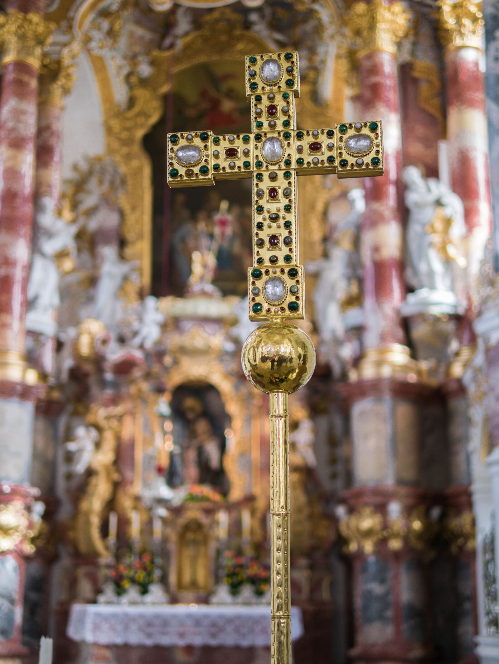 Panasonic Leica DG Summilux 25mm F1.4 II ASPH sample photo. Cross, church photography
