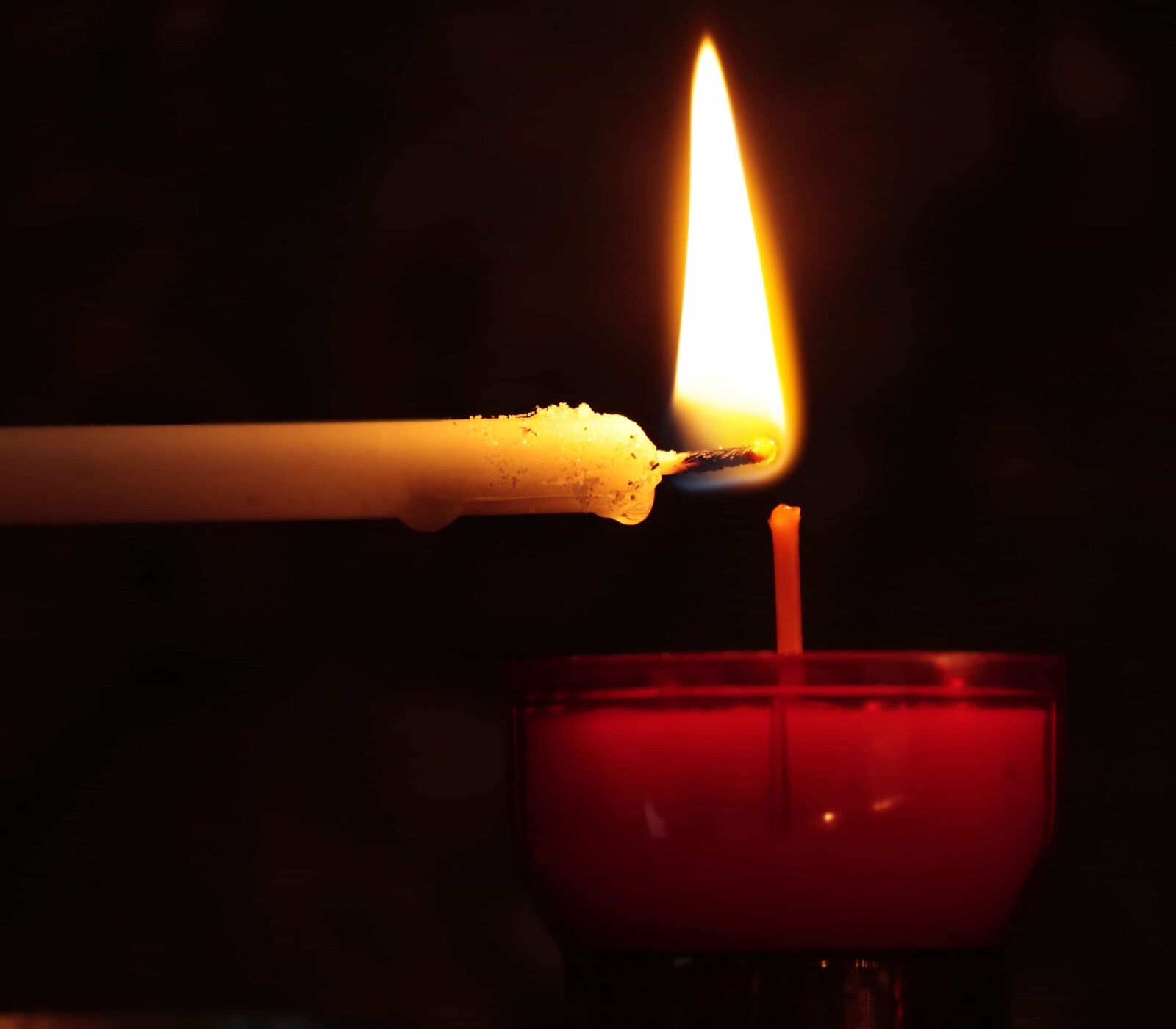 Canon EOS 100D (EOS Rebel SL1 / EOS Kiss X7) sample photo. Wax, heat, burn, dark photography