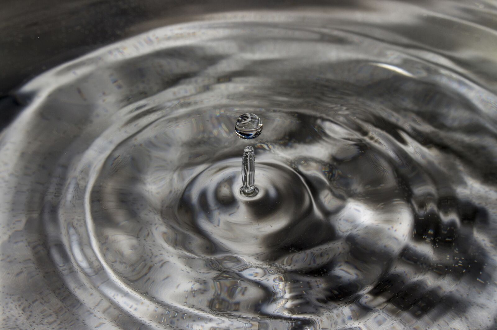 Canon EOS 700D (EOS Rebel T5i / EOS Kiss X7i) sample photo. Water, drip, drop of photography