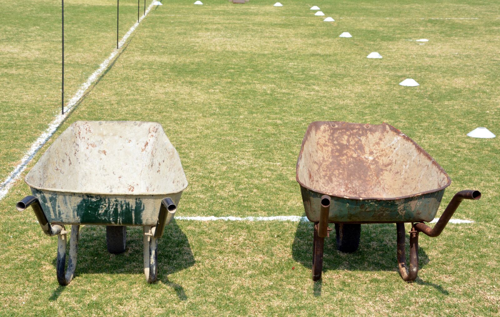 Nikon D5200 sample photo. Wheelbarrow, yard, equipment photography