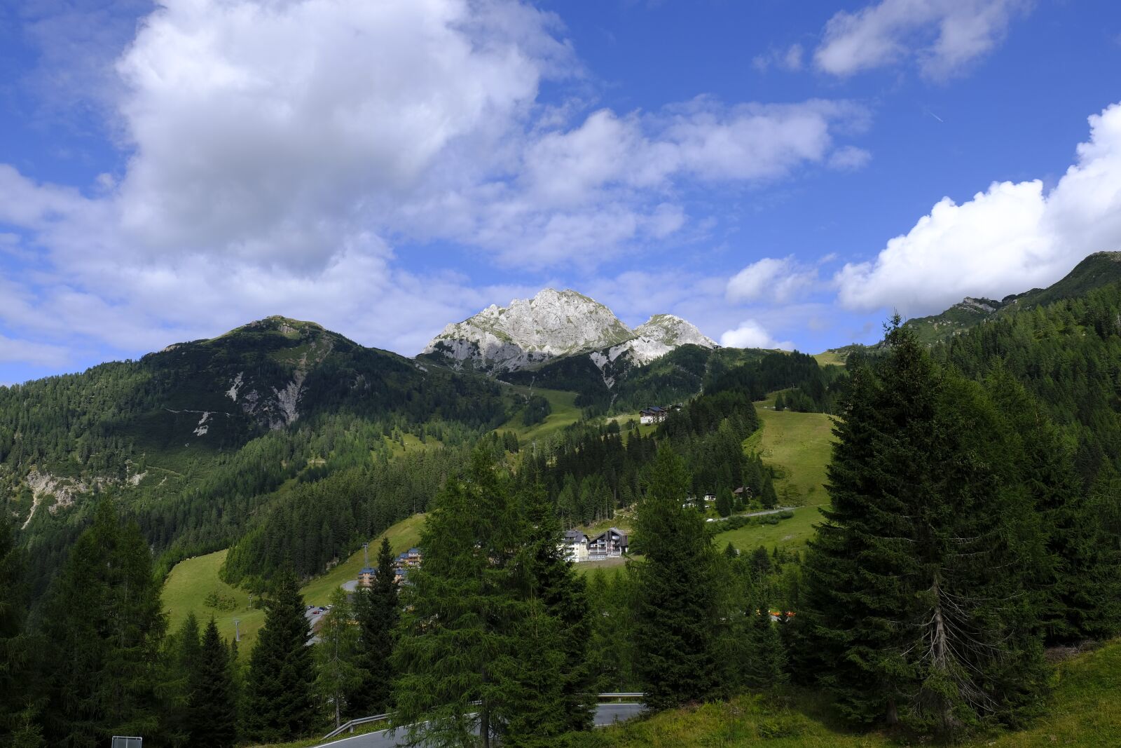 Fujifilm X-T2 sample photo. Mountains, alm, cottages photography