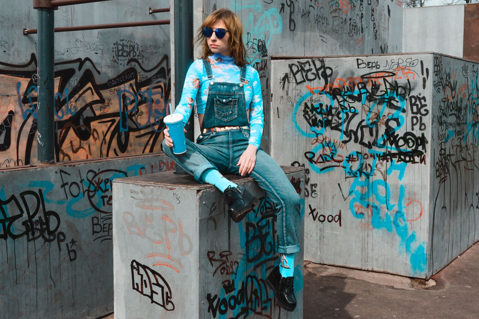 Nikon D3200 sample photo. Denim jumpsuit, backpack, graffiti photography