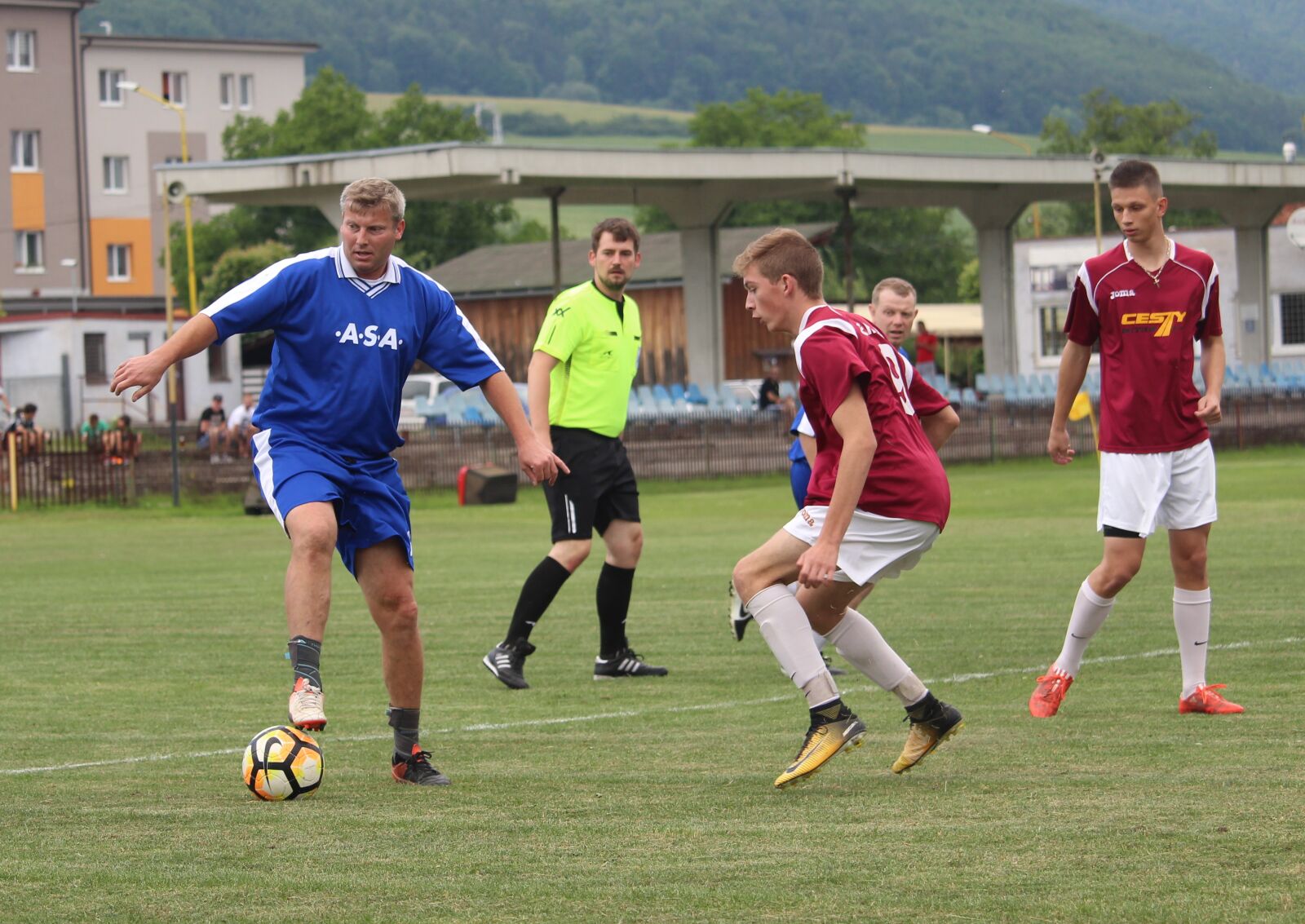 Canon EOS 1300D (EOS Rebel T6 / EOS Kiss X80) sample photo. Football, match, championship match photography