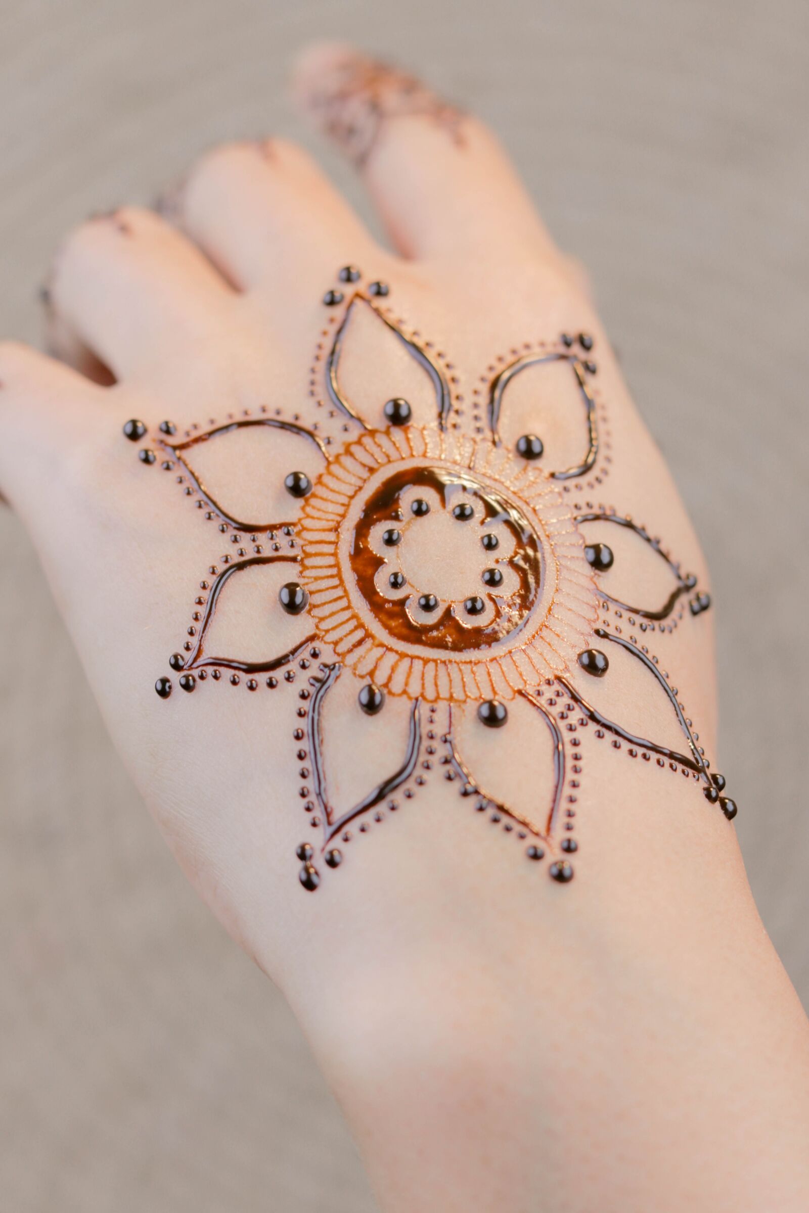 Canon EOS 80D + Canon EF 50mm F1.8 STM sample photo. Henna, hands, mehendi photography