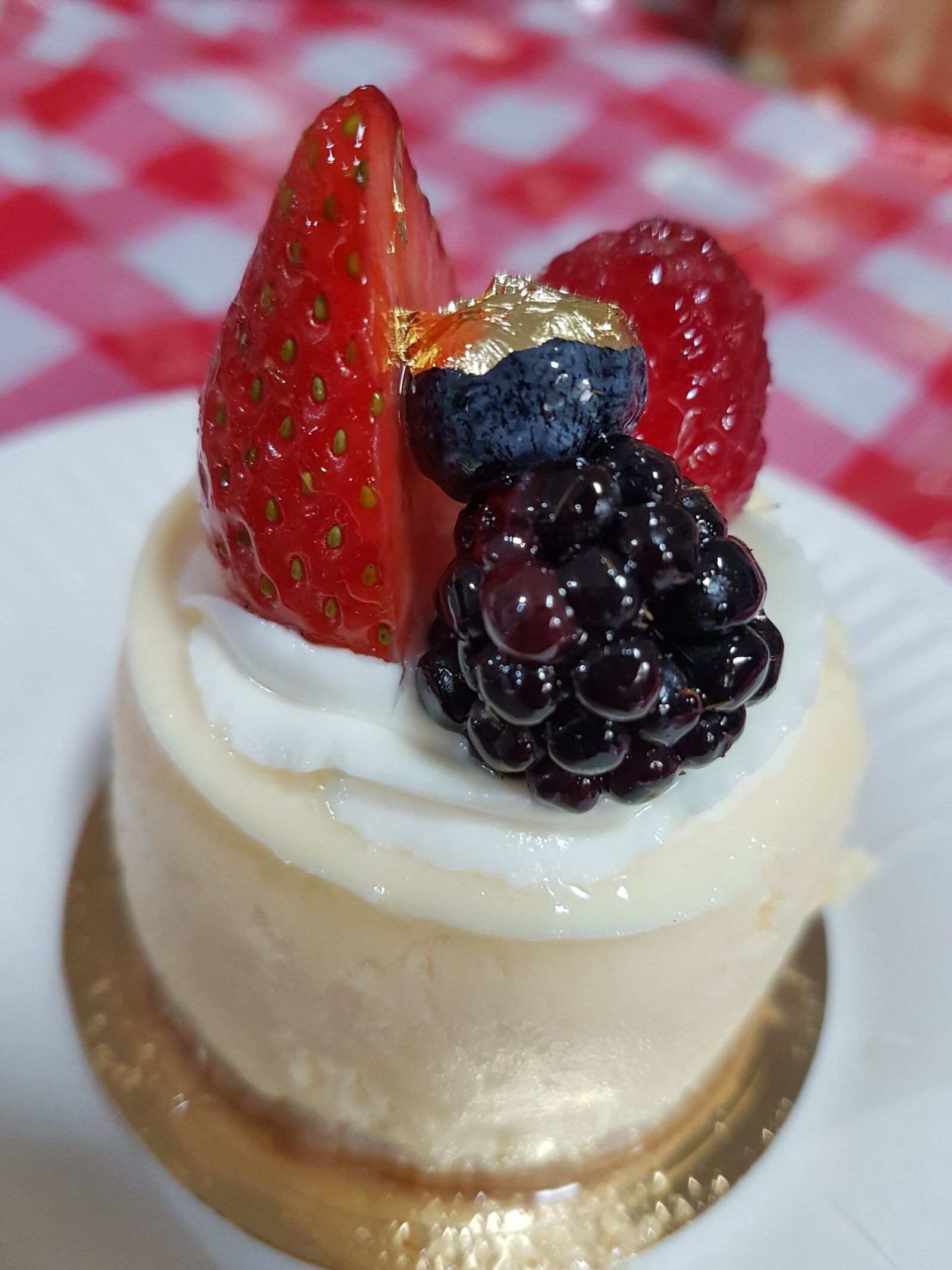 Samsung Galaxy S7 Edge sample photo. Cake, fruits, dessert photography