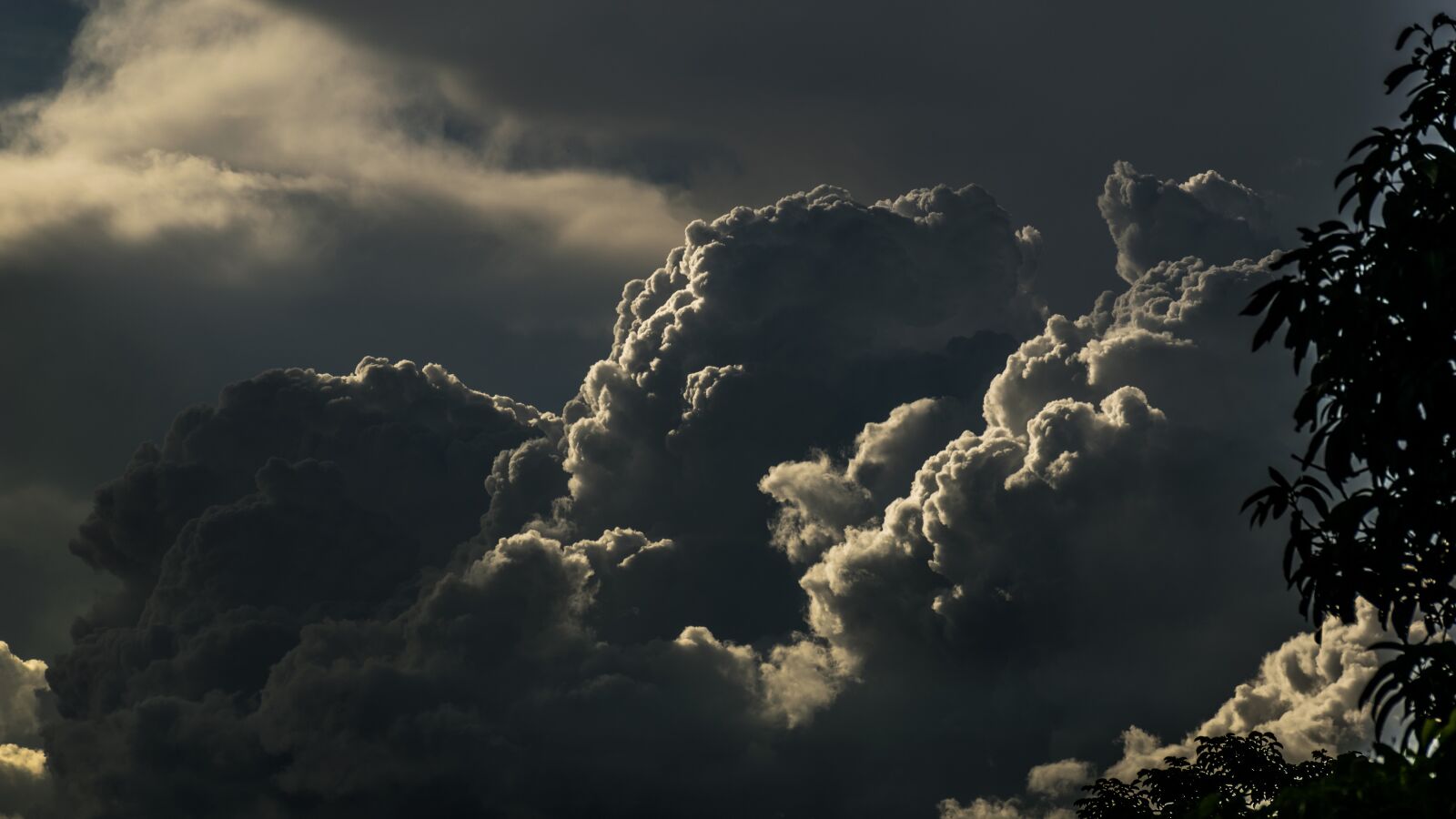 Nikon D5300 sample photo. Clouds, weather, lookup photography