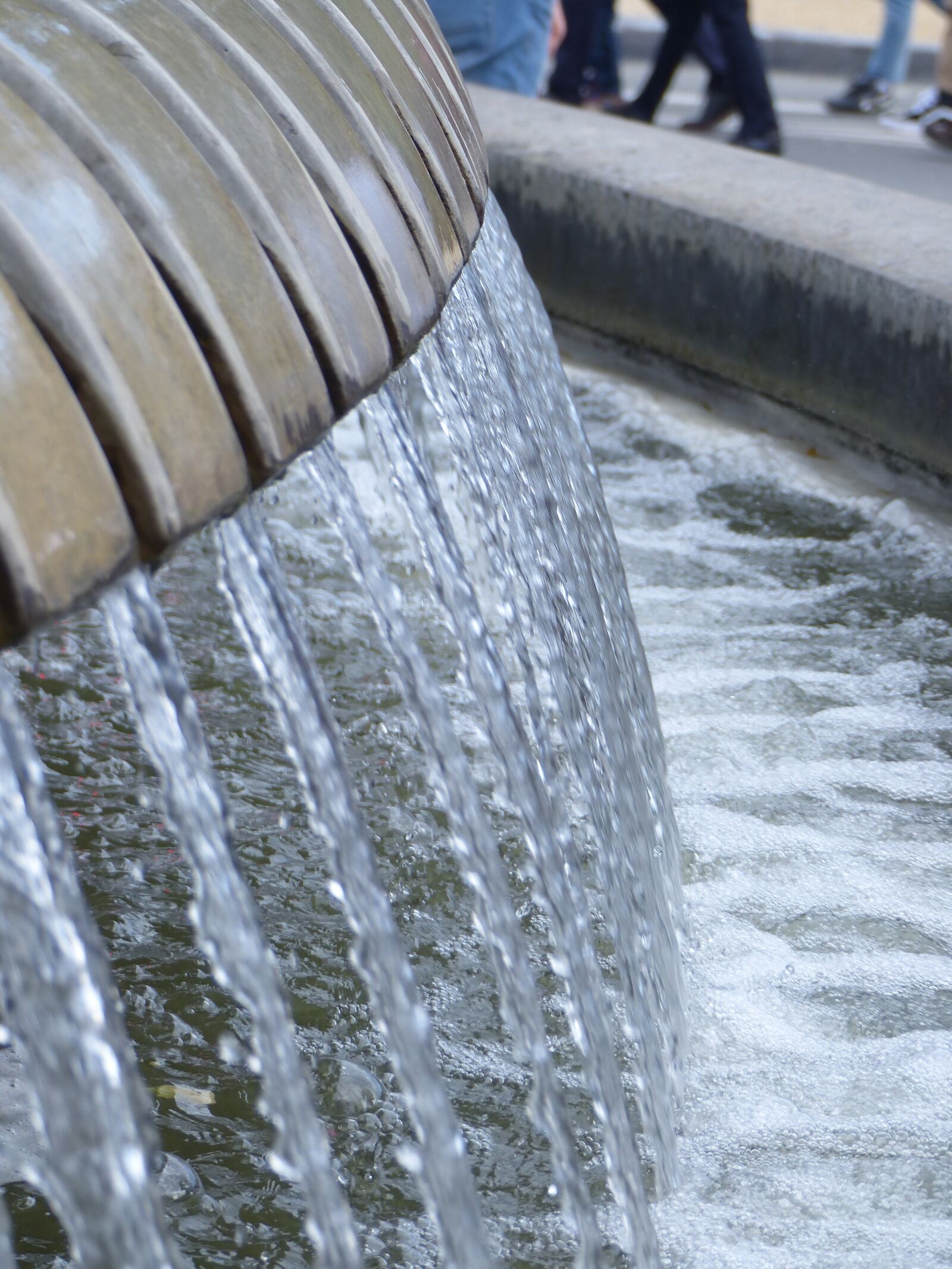 Panasonic Lumix DMC-FZ200 sample photo. Water, fountain, jets photography