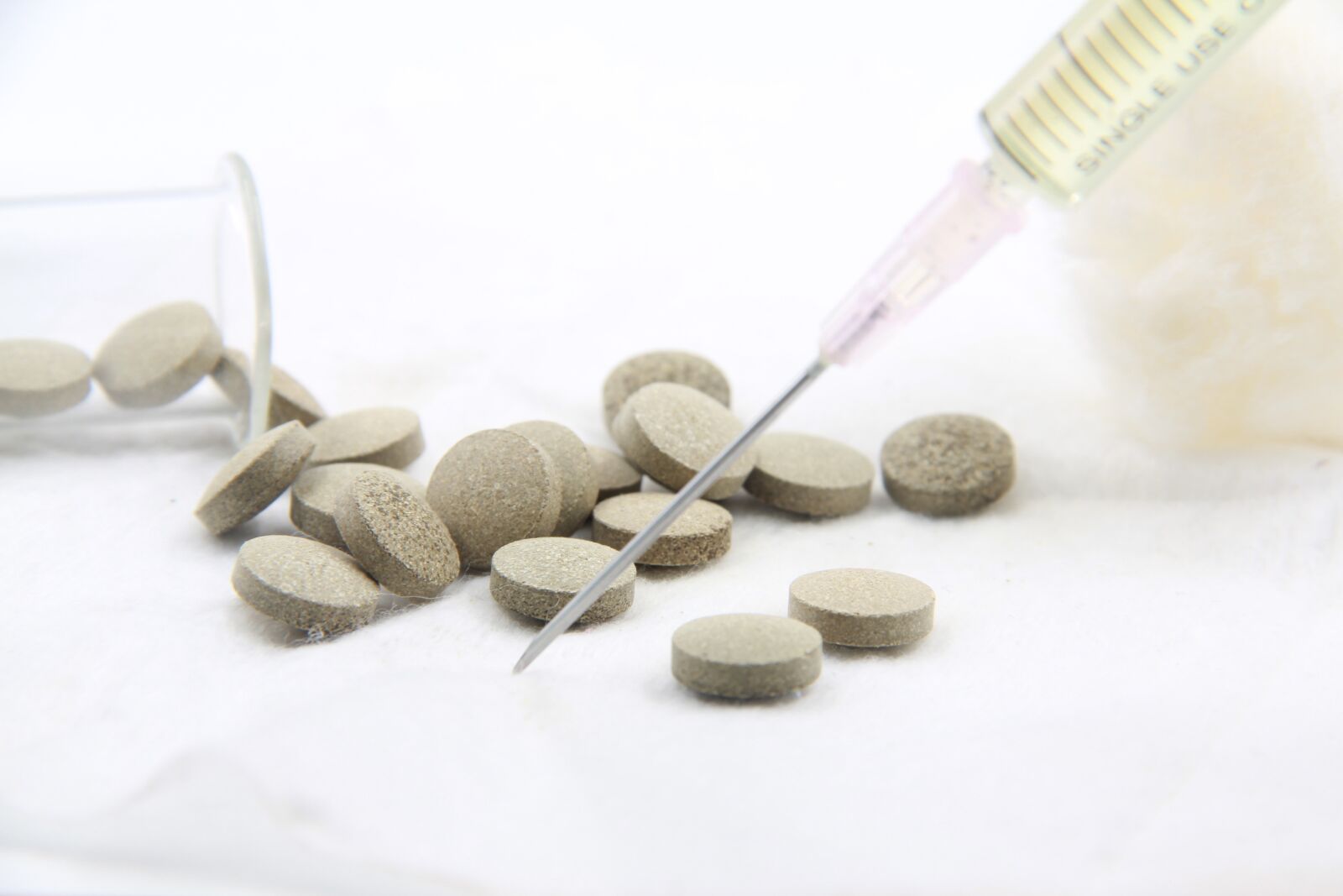 Canon EOS 60D sample photo. Tablet, drug, pills photography