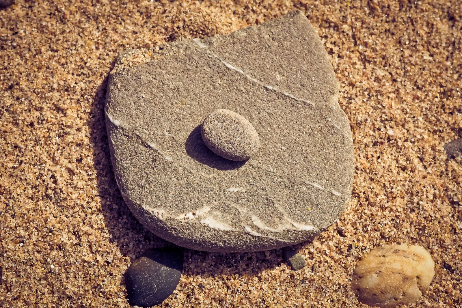 Olympus OM-D E-M10 sample photo. Beach, stone, sand photography