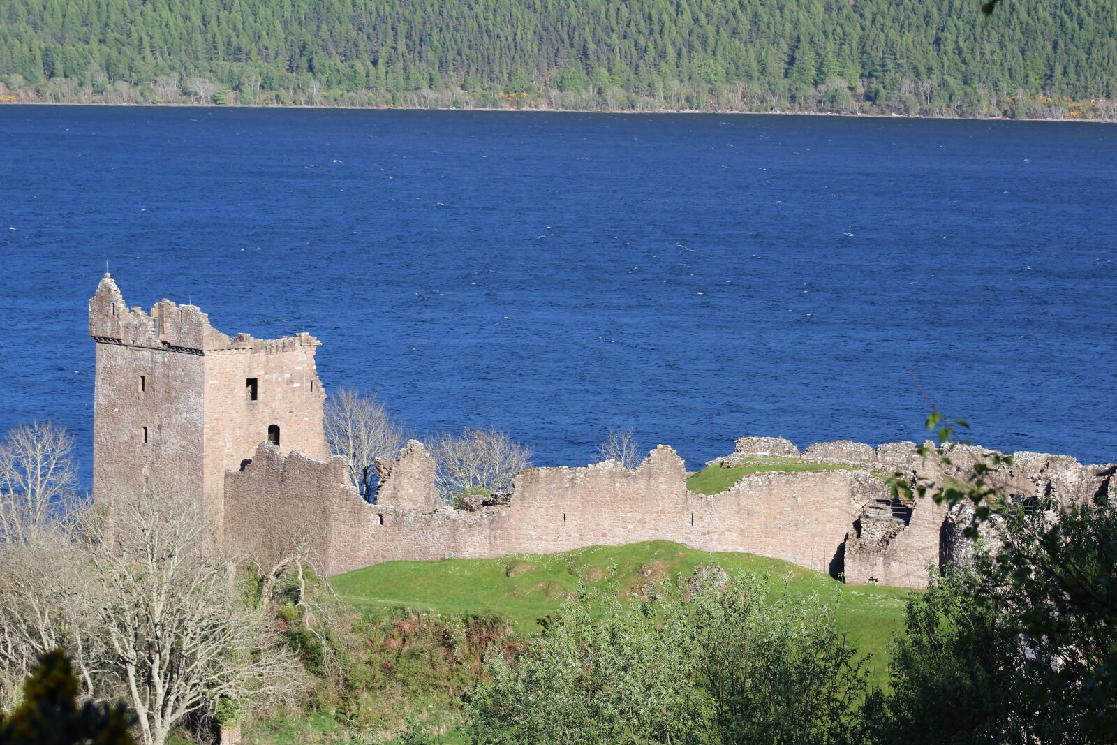Canon EF75-300mm f/4-5.6 sample photo. Urquhart castle, scotland, ruins photography