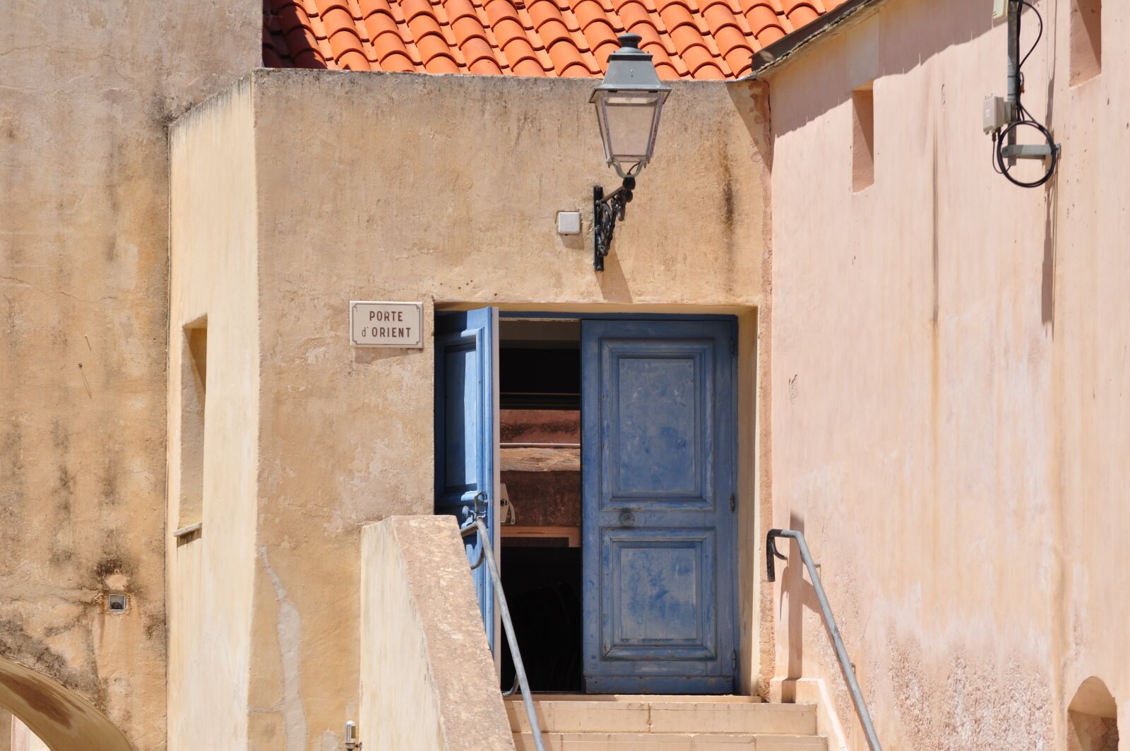 Nikon D5000 sample photo. Bonifacio, corsica, door photography