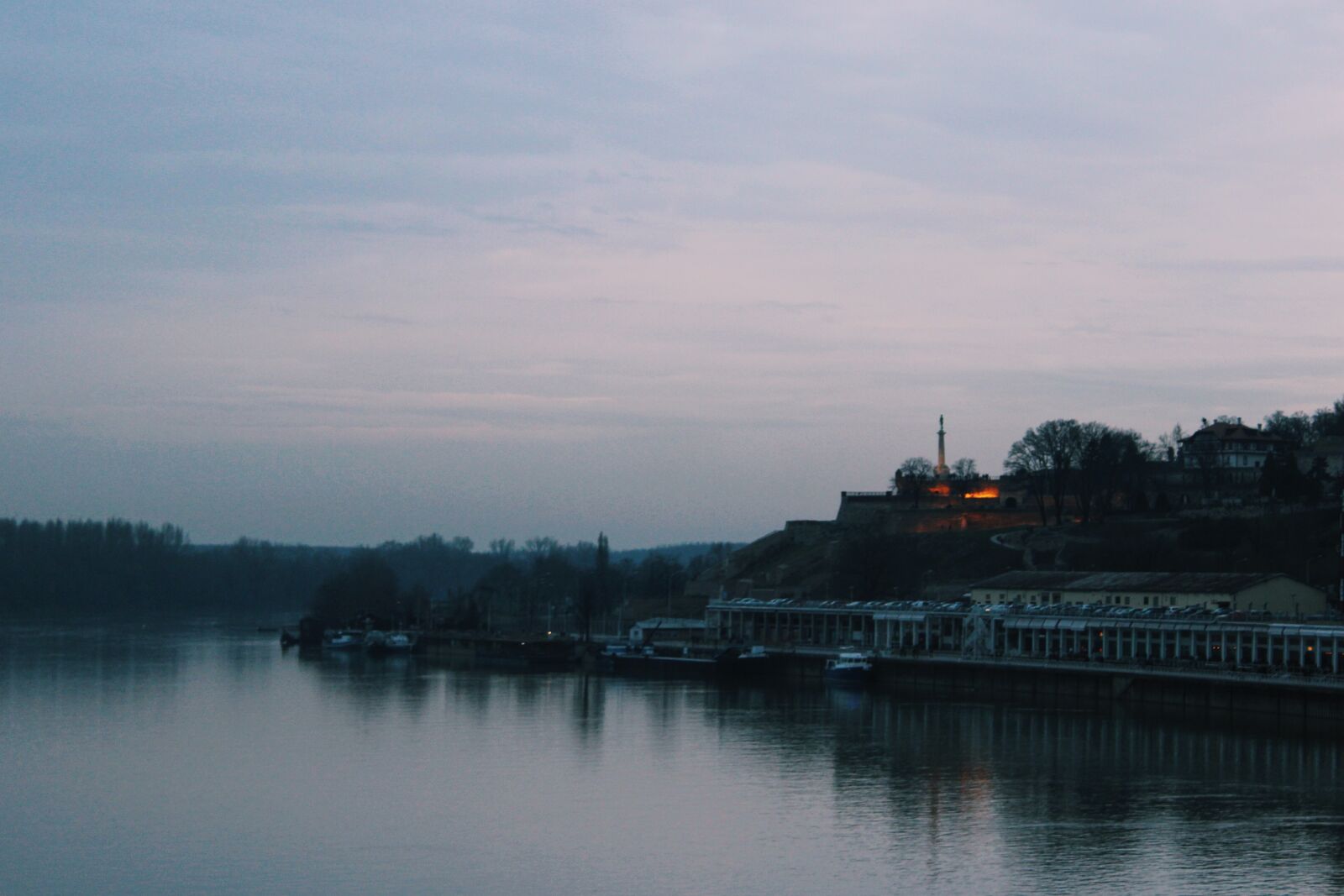 Canon EOS 600D (Rebel EOS T3i / EOS Kiss X5) sample photo. City, river, water photography
