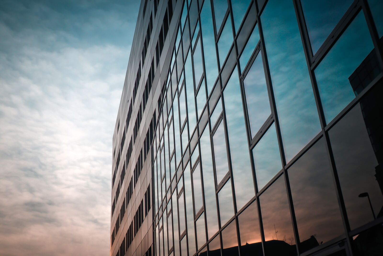 Olympus OM-D E-M10 sample photo. Glass, window, architecture photography