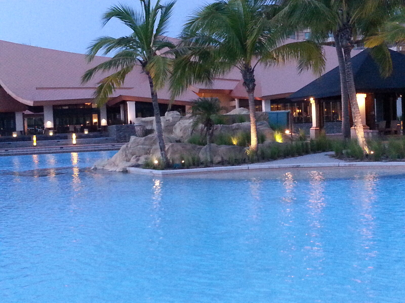 Samsung Galaxy Note2 sample photo. Empire, hotel, and, sports photography