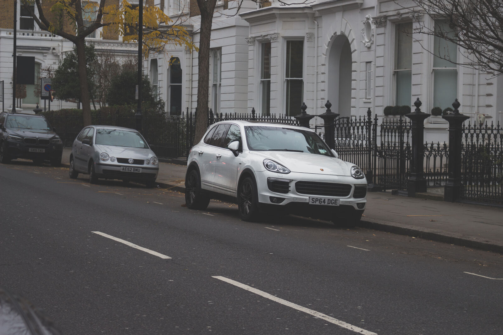 Canon EOS 700D (EOS Rebel T5i / EOS Kiss X7i) sample photo. Architecture, asphalt, automobile, buildings photography