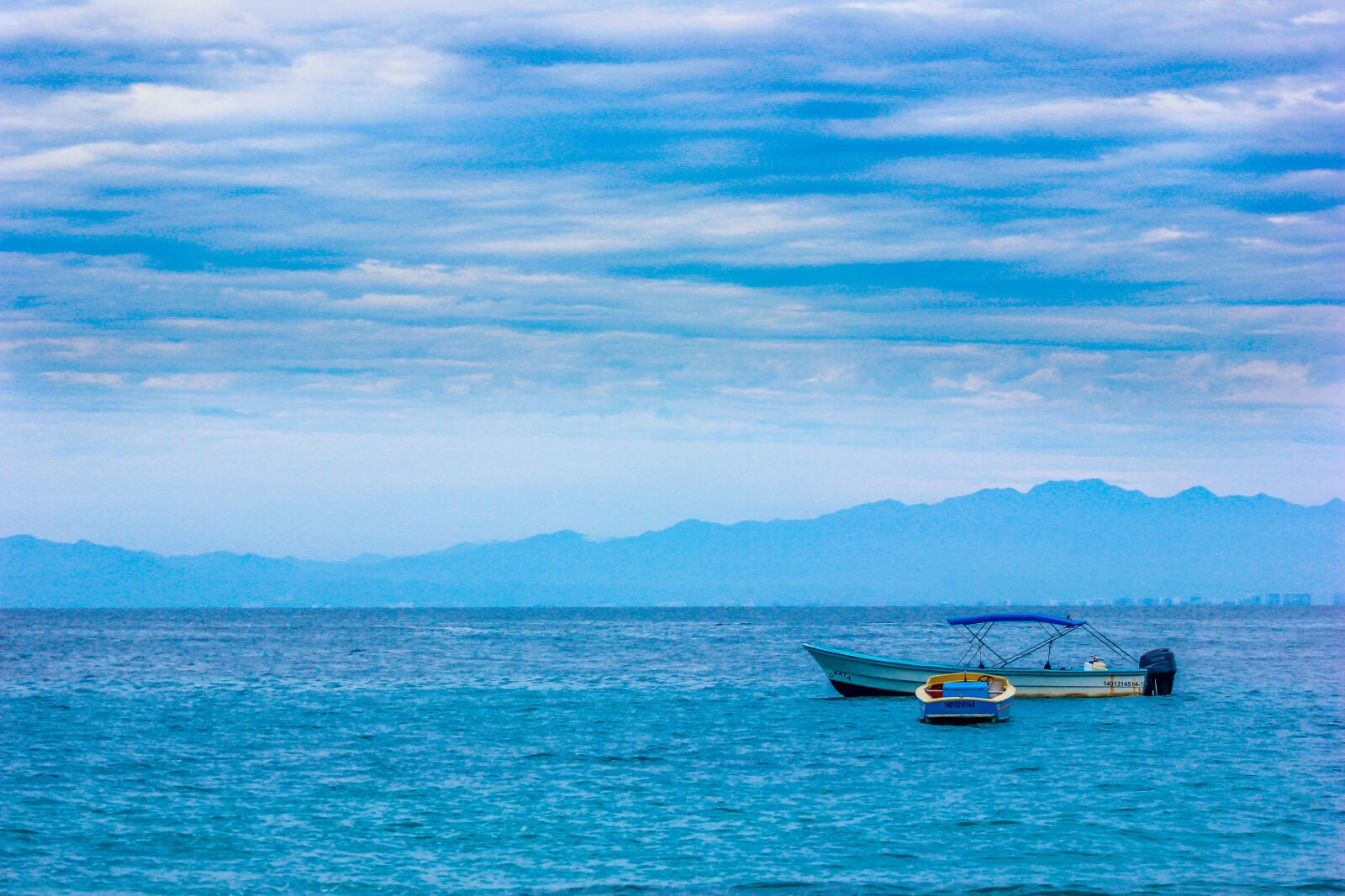 Canon EOS 600D (Rebel EOS T3i / EOS Kiss X5) + Canon EF 75-300mm f/4-5.6 sample photo. Ocean, landscape, blue photography