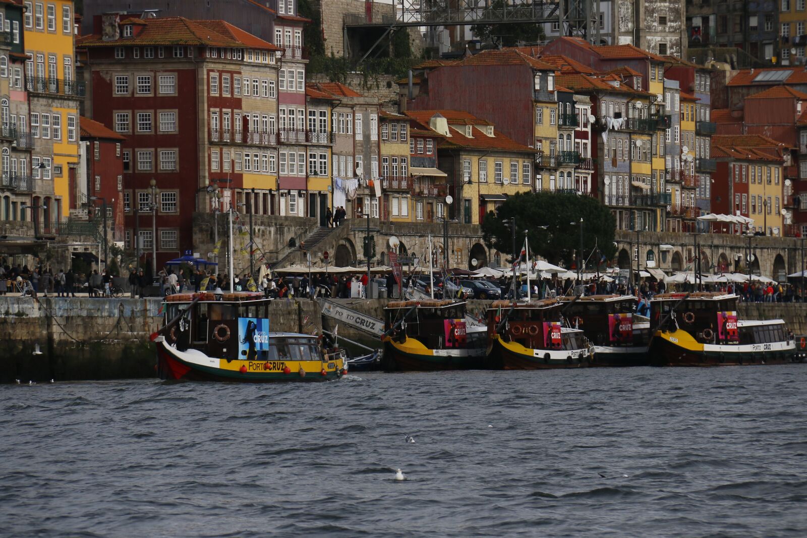 Canon EF-S 18-200mm F3.5-5.6 IS sample photo. Porto, river douro, city photography