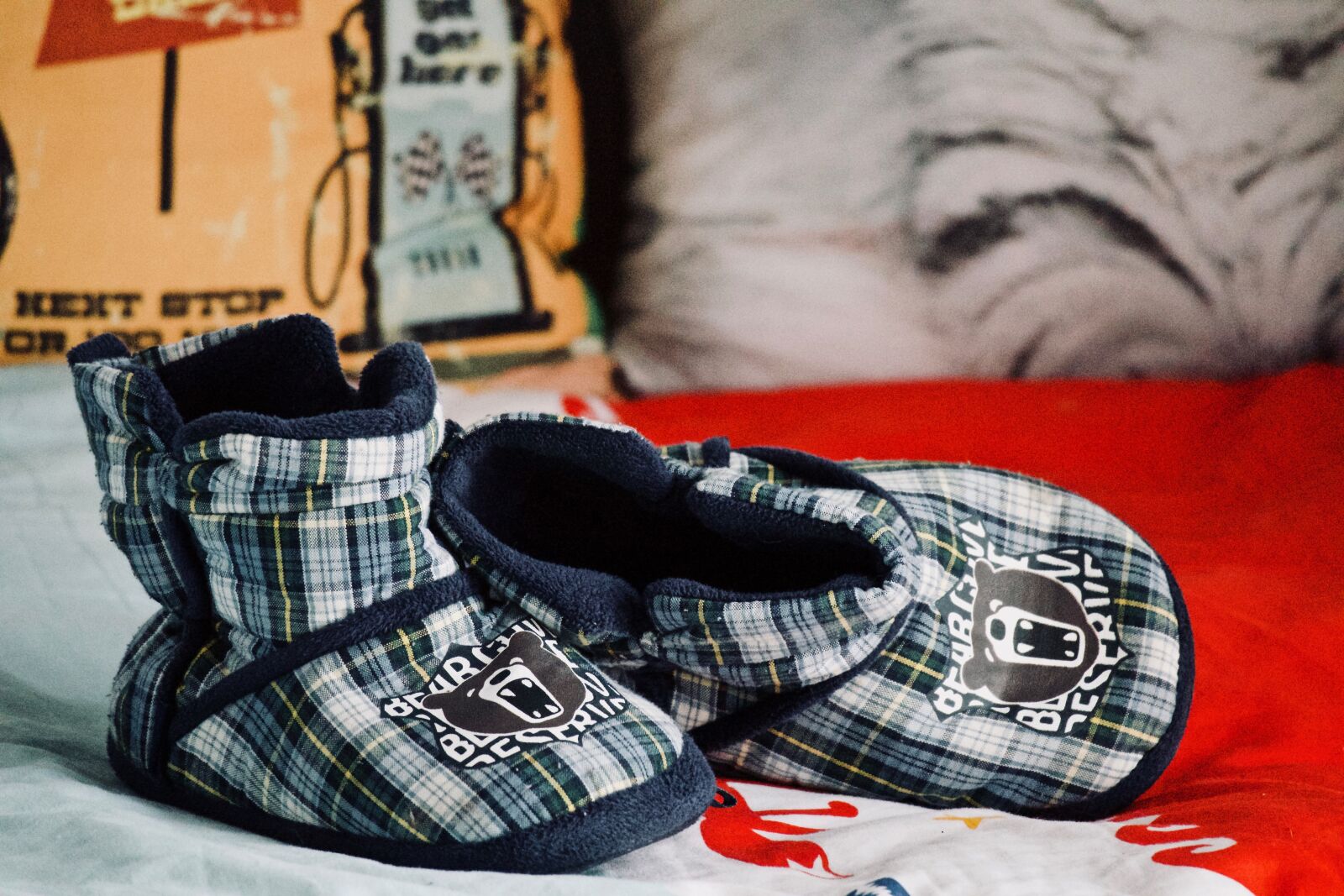 Canon EOS M sample photo. Slippers, goodnight, child photography