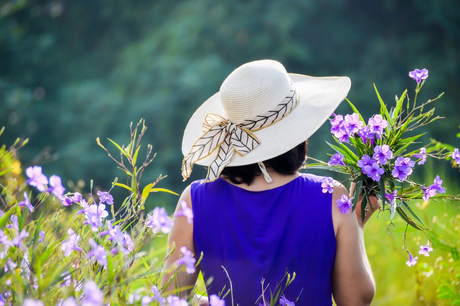 Nikon D7200 sample photo. Purple dress, purple flowers photography