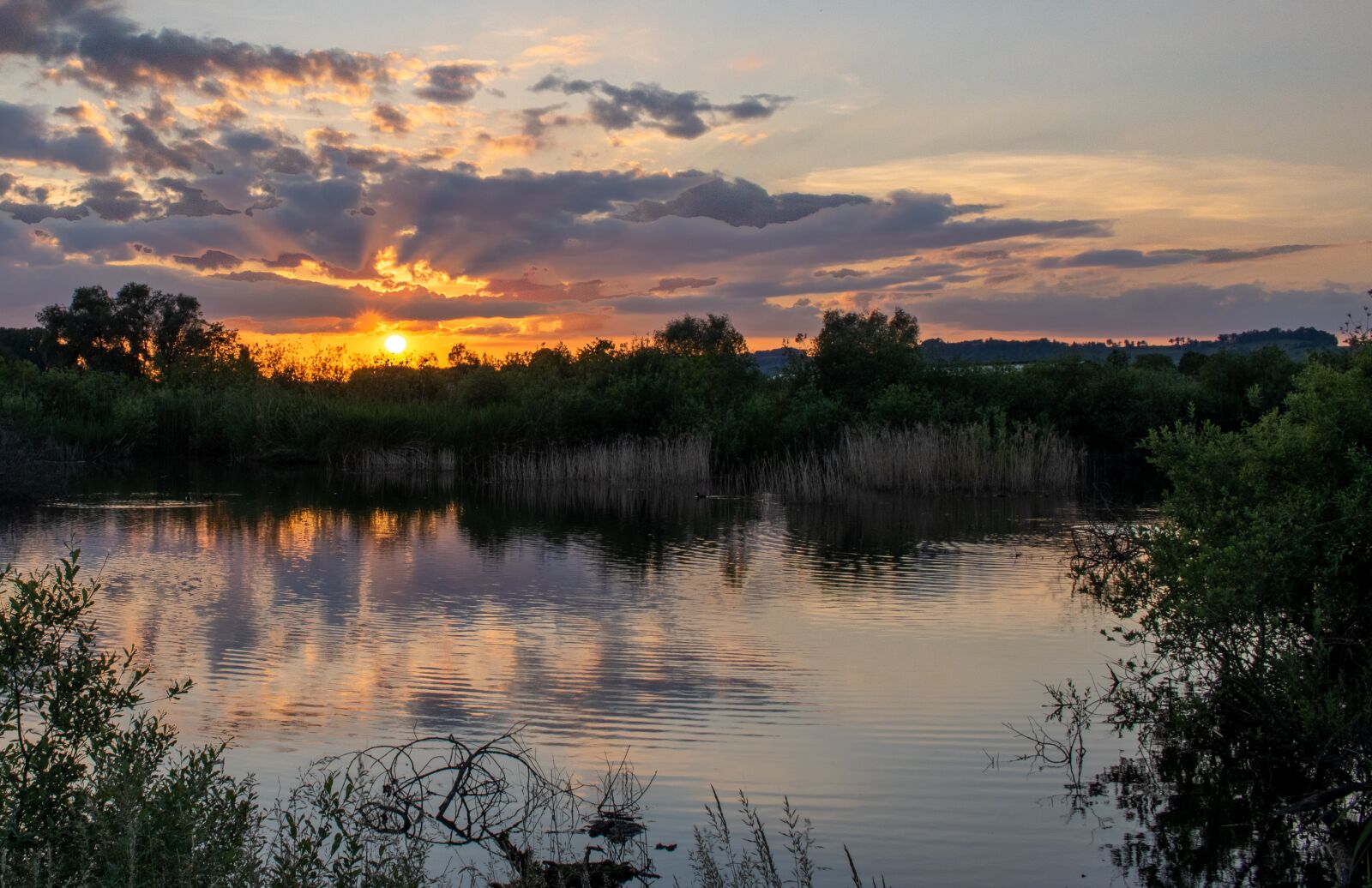Canon EOS 750D (EOS Rebel T6i / EOS Kiss X8i) sample photo. Sunset, clouds, sky photography