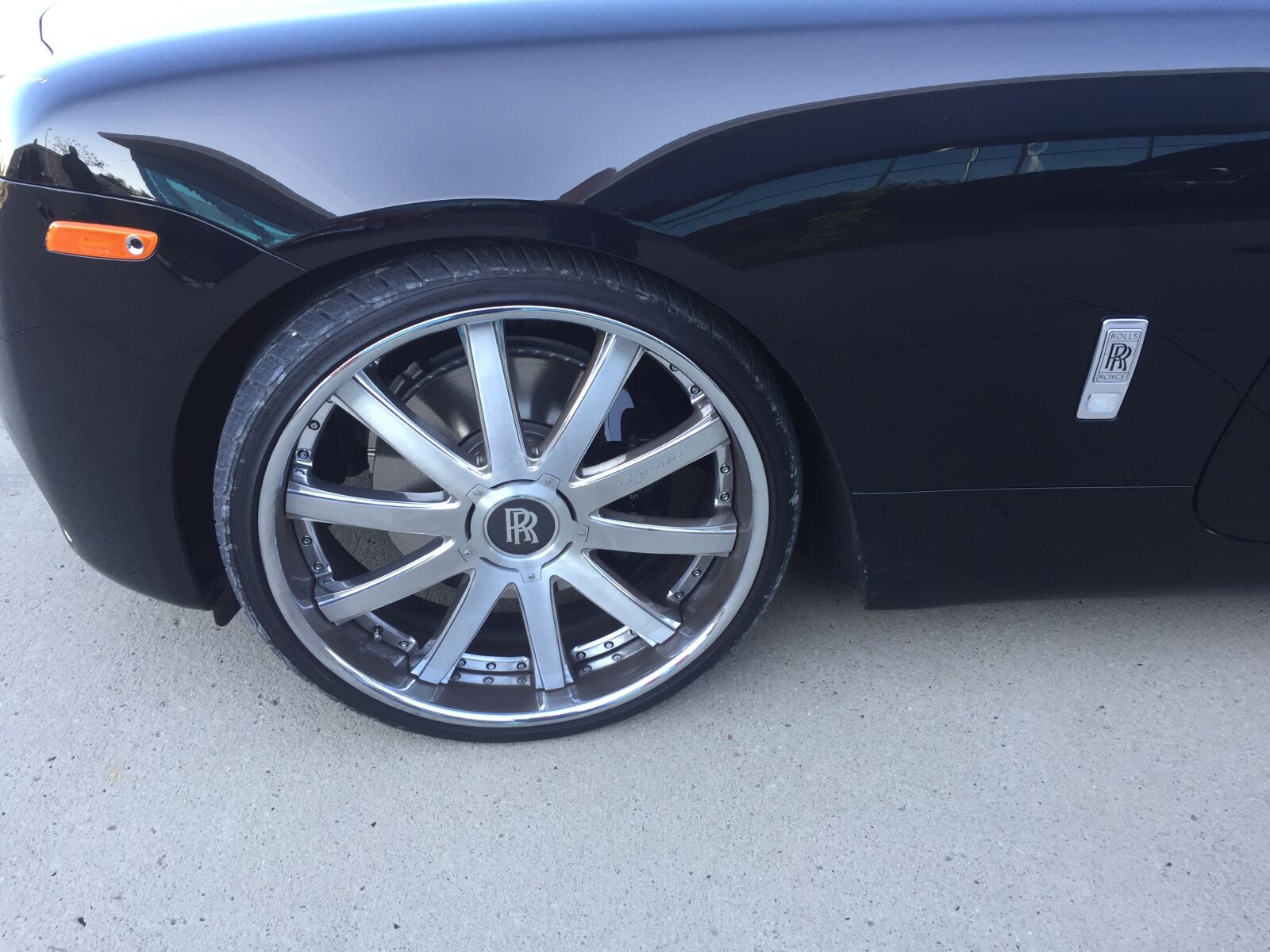 Apple iPhone 6 sample photo. Rolls, royce, wheel photography