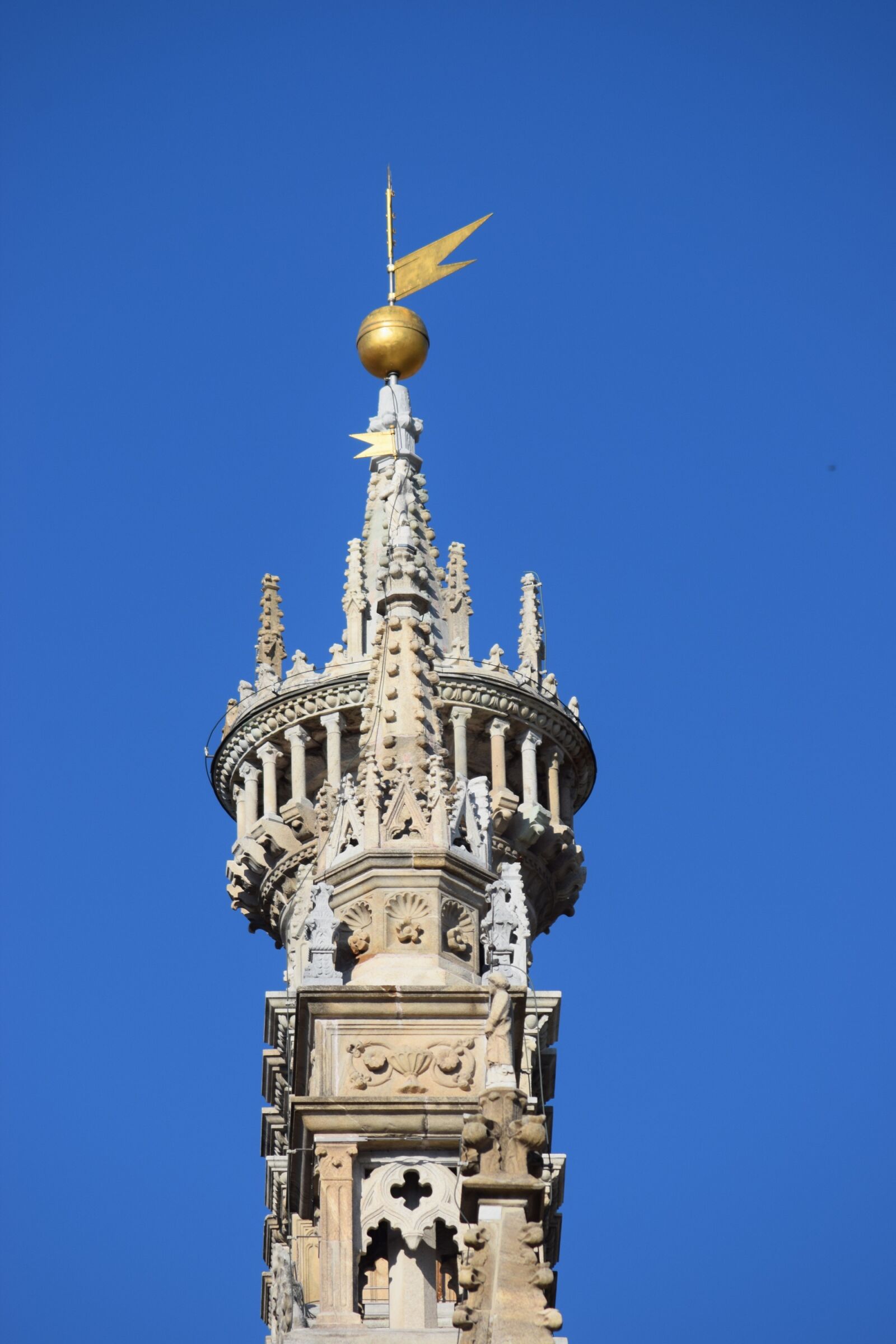 Nikon D3300 sample photo. Spire, duomo, como photography