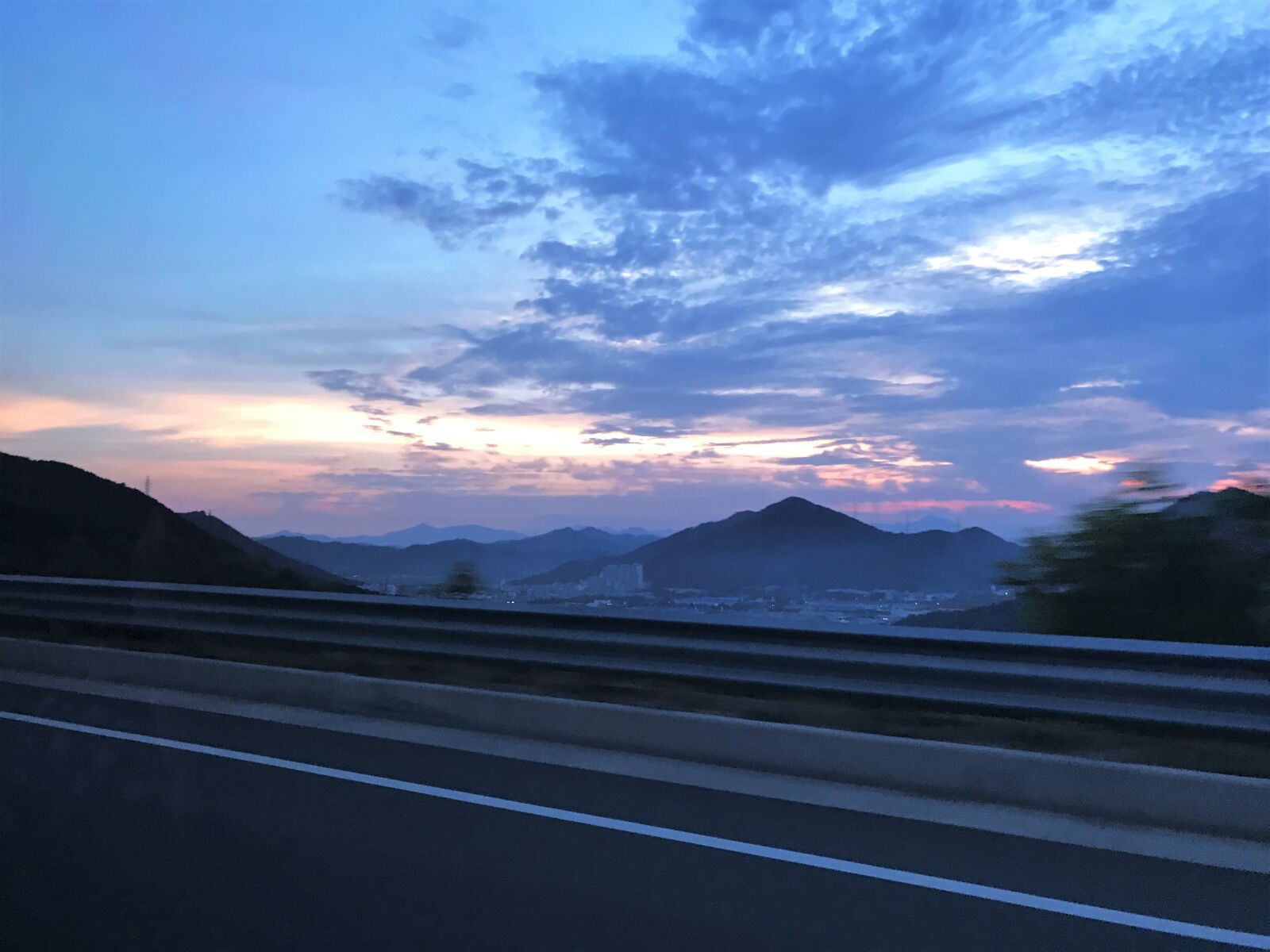 Apple iPhone 7 sample photo. Glow, mountain, drive photography