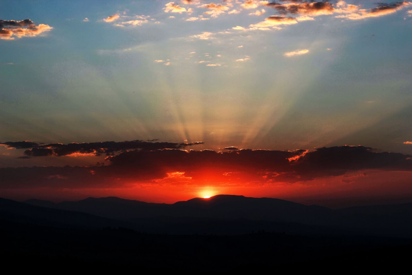 Canon EOS 550D (EOS Rebel T2i / EOS Kiss X4) sample photo. Sunset, solar, sky photography