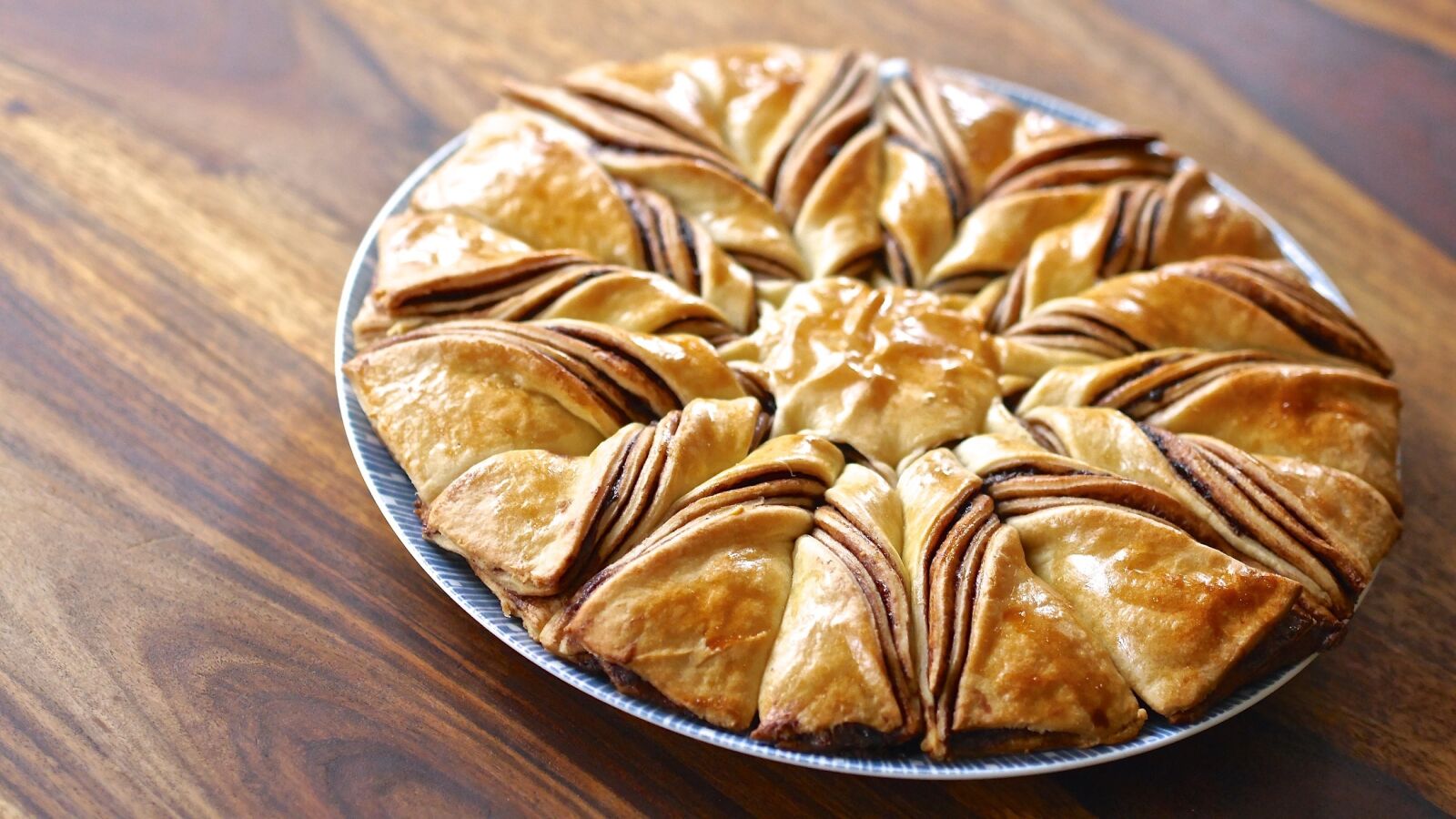 Panasonic Lumix DMC-G6 sample photo. Pastry, chocolate bread, snack photography