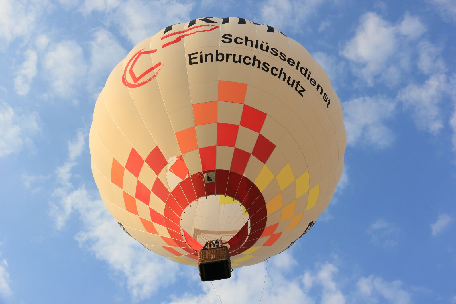 Canon EOS 550D (EOS Rebel T2i / EOS Kiss X4) sample photo. Balloon, hot air balloon photography