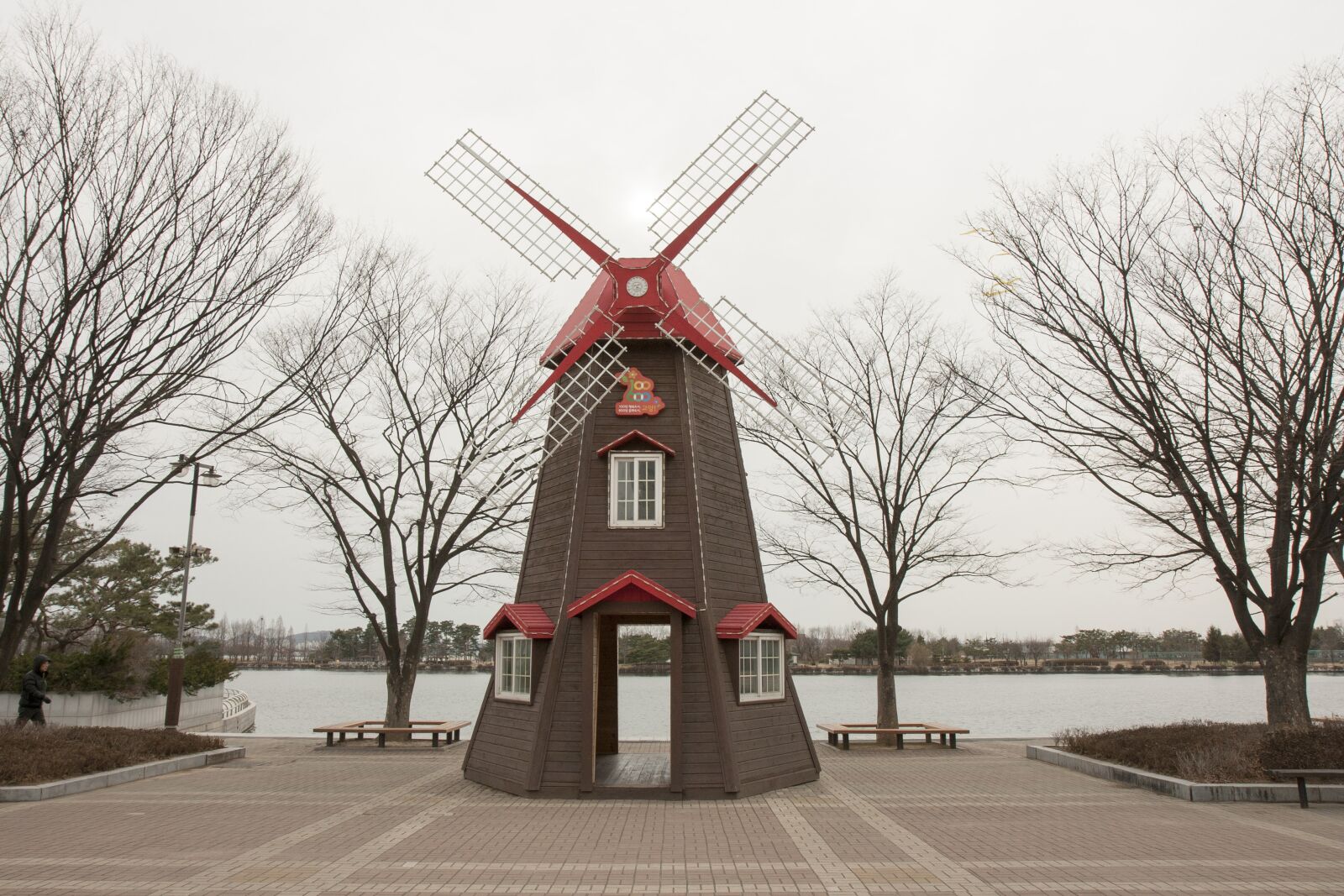 Canon EOS 400D (EOS Digital Rebel XTi / EOS Kiss Digital X) sample photo. Lake park, windmill, a photography