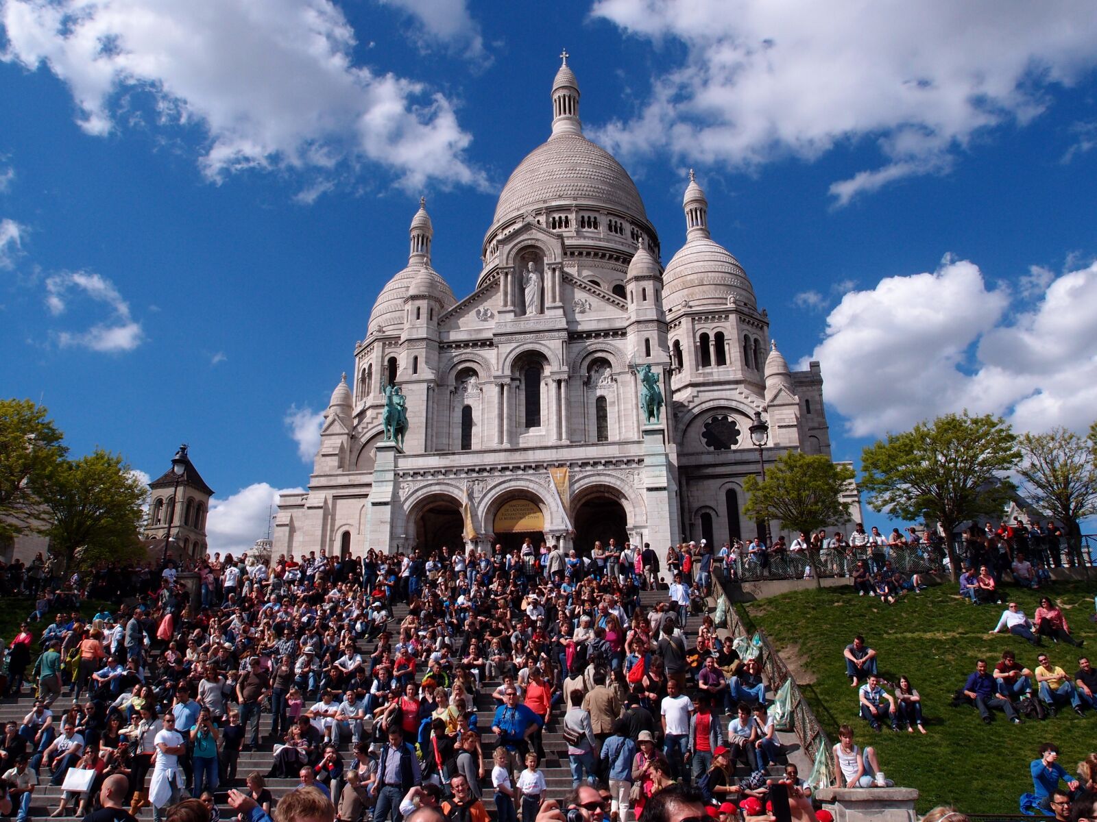 Olympus XZ-1 sample photo. Montmartre, chakra kweeo, paris photography