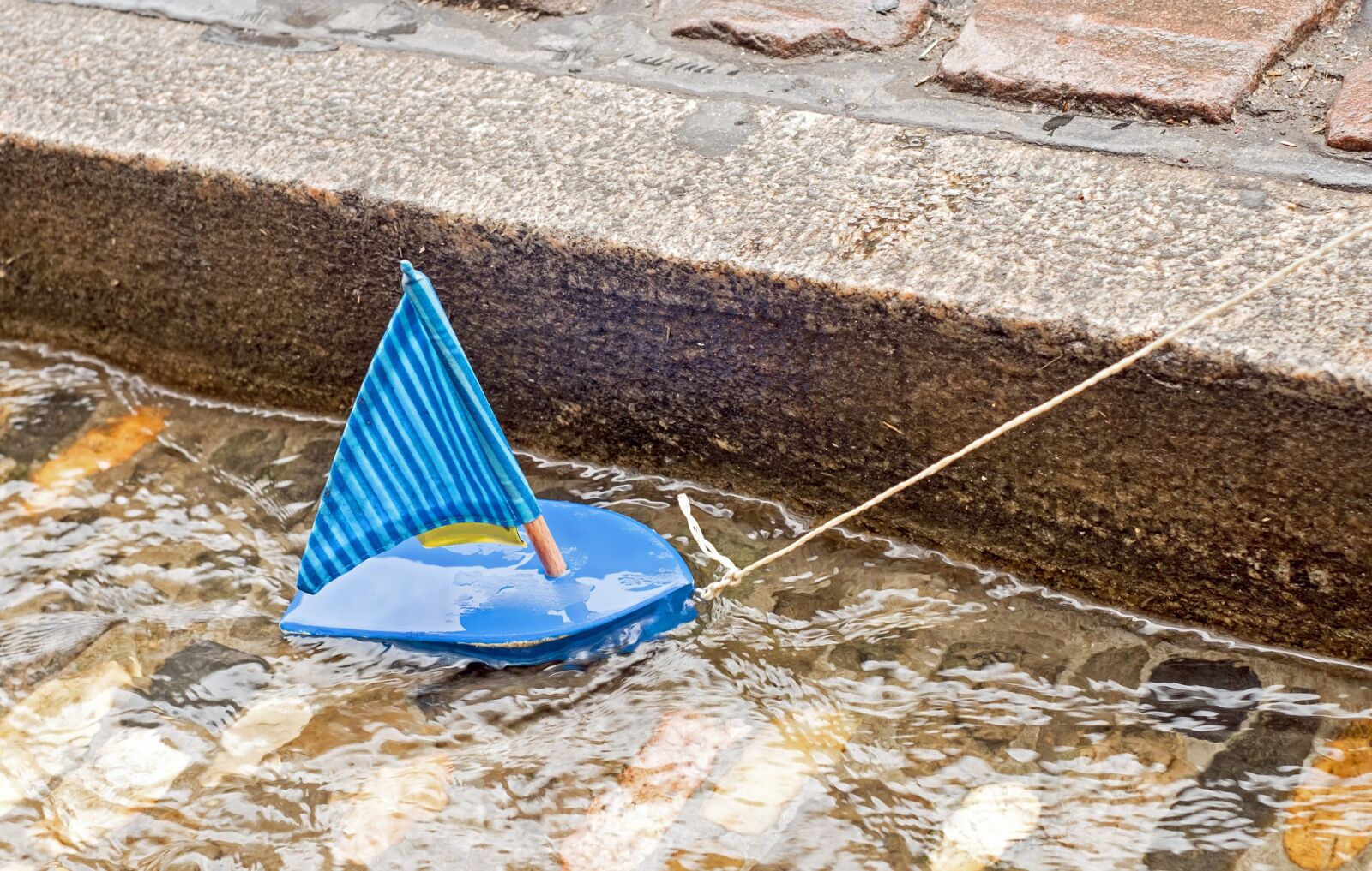 Fujifilm X-T10 + Fujifilm XF 35mm F1.4 R sample photo. Boat, sailing boat, water photography